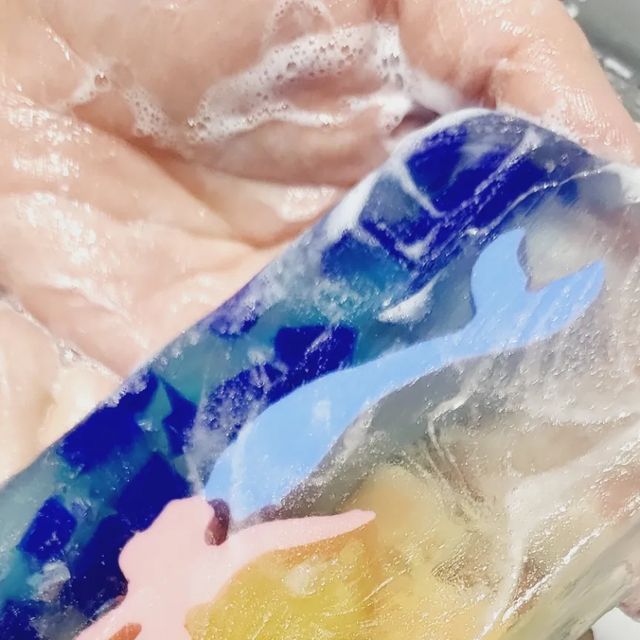 조혜연 on Instagram: "#광고 디자인부터 남다른~~ 식물성 글리세린과 아르간 커넬 오일 함유로 샤워후 건조하지 않고 촉촉한 바디숍♡ #프라이멀멜리먼츠 소개해드려요~~~

거품이 엄청 풍부한데 합성 계면활성제가 첨가되어 있지 않아 온가족이 써도 걱정없지용^^
.
27종의 다양한 디자인으로 고르는재미도있어요~
좋아하는 디자인 골라서 사용해보세요^-^

@primalelements_official_kr 

#프라이멀엘리먼츠#프라이멀엘리먼츠바디솝#예쁜비누#캐릭터비누#고체바디워시#캐릭터비누#수제비누#선물스타그램#선물추천#여자친구선물#유치원선물#답례품추천#디자인비누#핸드메이드#천연비누#soap#handmade#primalelements#바디솝#핸드메이드비누#beauty #primalelementsbodysoap#bodysoap#버터#버터코엑스점#버터홍대점#버터샵"