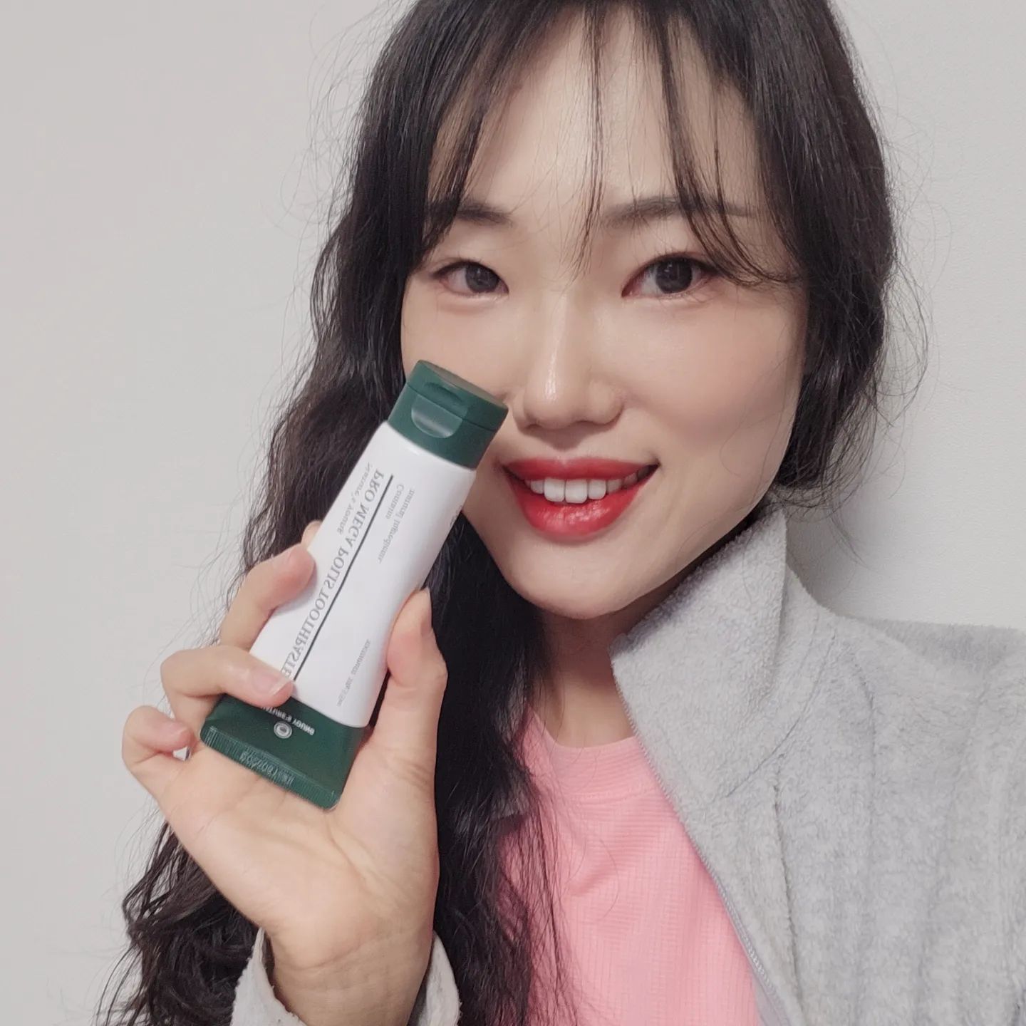 #네이쳐스영코리아 #광고
.
.
치아 미인(?) 인 저는 아무 치약 쓰지 않는데요, 치약도 천연 성분 꼼꼼히 골라서 쓴답니다 :)
.
#네이쳐스영코리아 에서 출시된 천연성분 그대로! 특허받은 로즈힙이 함유 되어 있어요! 유해성분free라 온가족이 안심하고 쓸 수 있는 안전한 #치약
.
.
저는 유칼립투스 향 좋아하는데, 뜯자마자 유칼립투스 향이 나 성분을 보니 유칼립투스도 있더라구요!
좋은건 다 들어가 있네요 ㅎㅎ
.
건강한 치약 쓰고 치아 미인 되어 보자구용 ㅎㅎ
.

#네이쳐스영코리아 #천연치약 #입냄새치약 #입냄새제거치약 #잇몸치약
.
https://smartstore.naver.com/naturesyoung