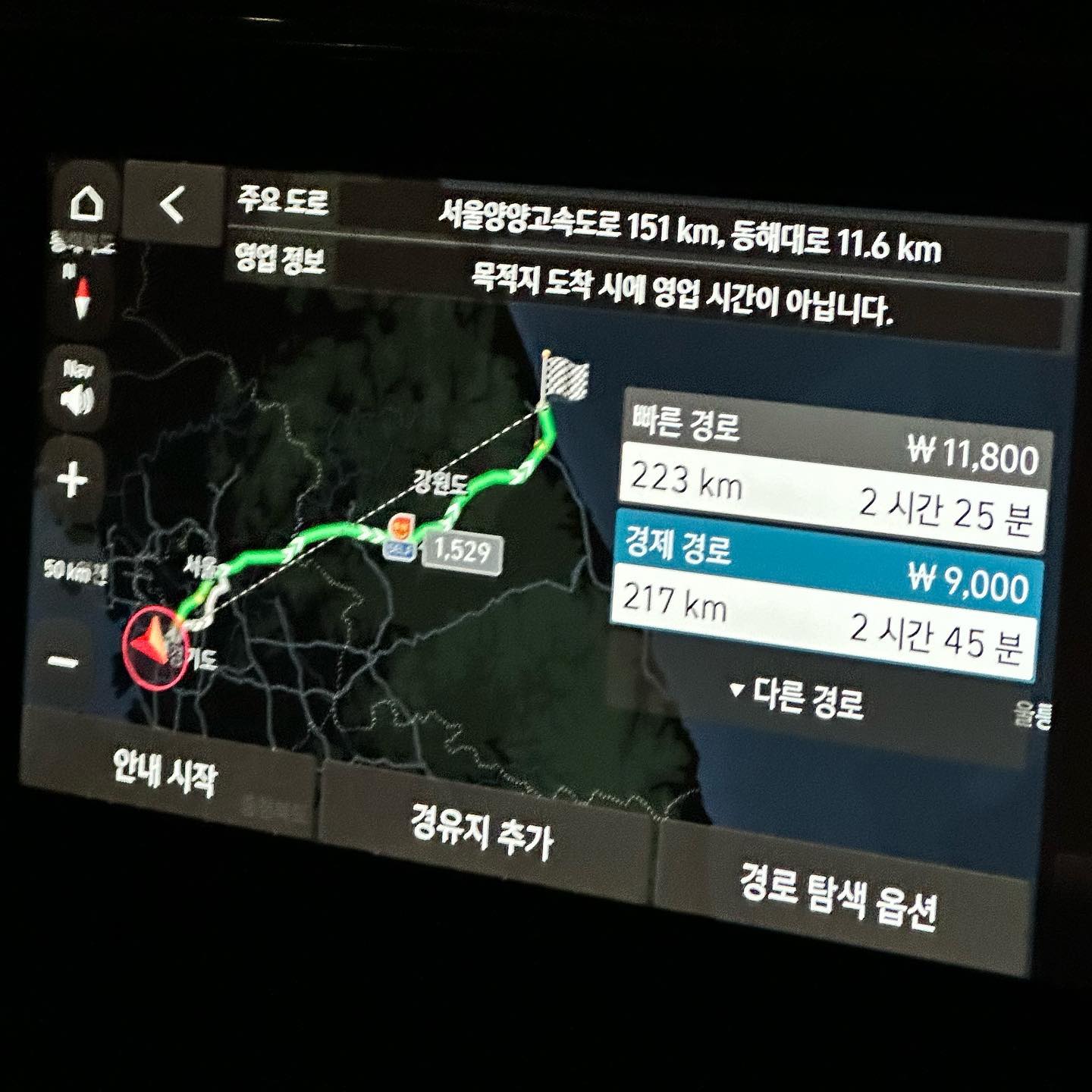 요즘 아파서 아무것도 못하고 누워만 있었는데 산책겸 드라이브를 속초까지 가주고 강릉가서 추억 하나 더 만들고 오면서 축가 노래 고르고 너무 행복한 납치(?)였다..

tmi: 목적지는 운전대 잡은 사람 맘이다. -쩡-

#드라이브🚗 #속초 #강릉 #안산에서 #출발 #01 #96 #연상연하커플 #커플 #컾스타그램💑 #럽스타그램❤️ #쩡단💛 #쩡블랑 #여친_말_잘들어주는_남친 #벚꽃🌸 #볼링🎳