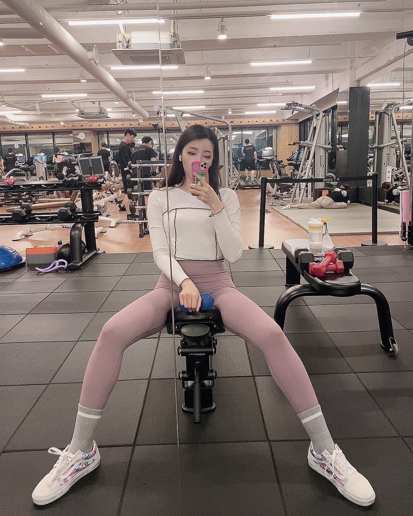 ⠀
⠀
⠀
재빠르게 헬스장에서 상체 털구
⠀
필라테스 하러 고고💕
⠀
필테할 때 힘이 안나면 어떡하지....?👀
⠀
바프 D-56