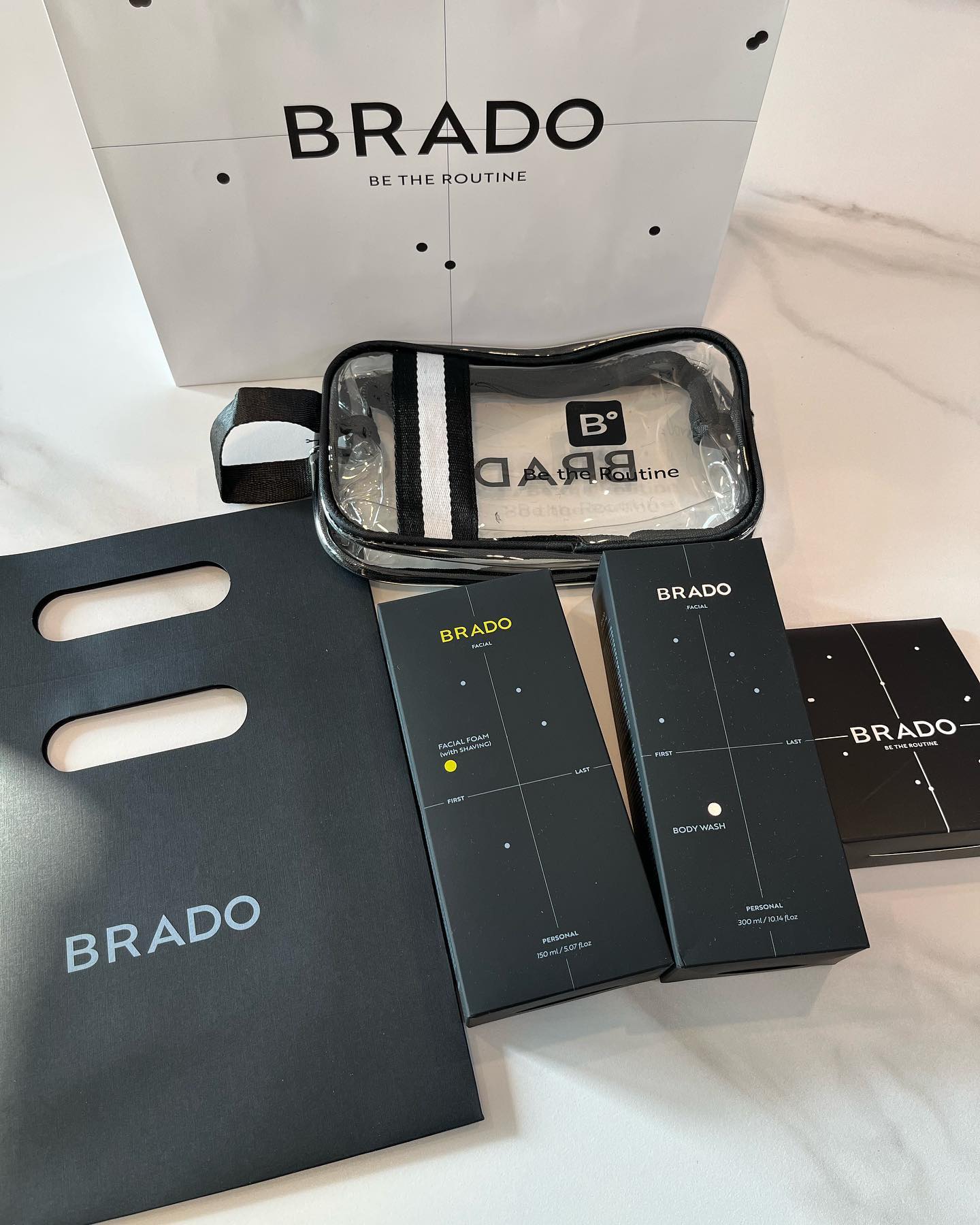 #할인구매 brado.co.kr #브라도 #남친선물
데일리루틴으로 사용할수 있는 바디워시와 페이셜폼이 실용적인 선물이 될것 같습니다 
투명한 휴대용 가방도 같이 들어있어서 헬스장에 가지고 다니면 좋을 제품 같습니다 
#남자화장품 #쉐이빙  #토탄수바디워시 #남성화장품 #08L #뷰티 #신상품나왔을땐 #브라도올인원 #쉐이빙폼 #맛집 #카페 #향좋은남자화장품