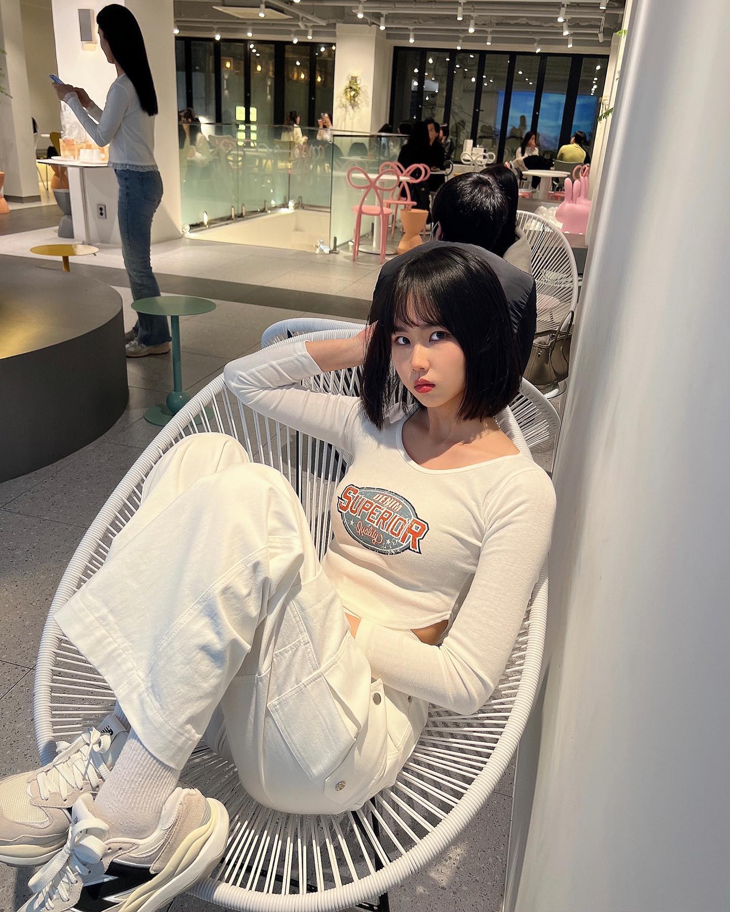 정색이 더 낫지 않아? 왜 별루래🥲