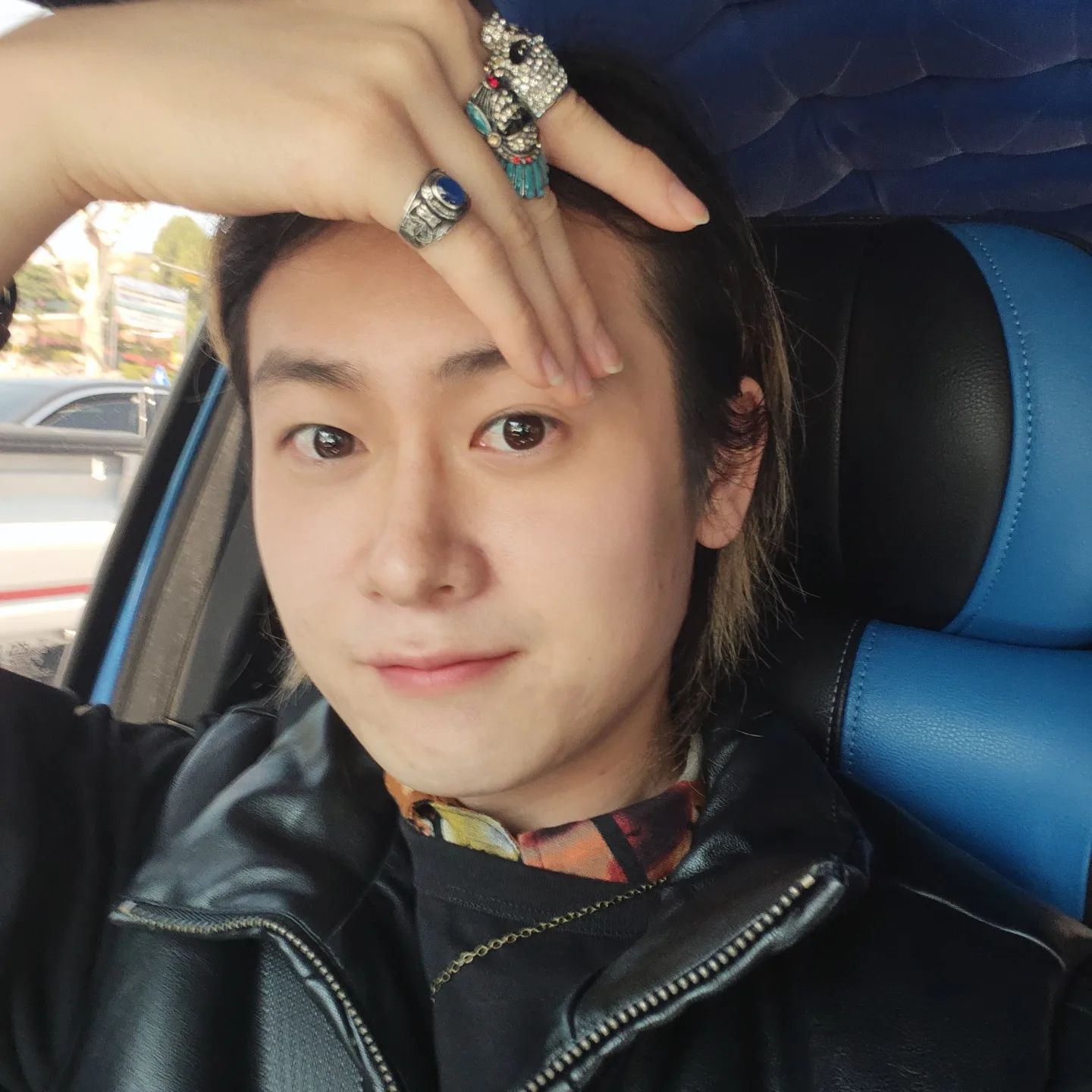 오랜만에 셀카.