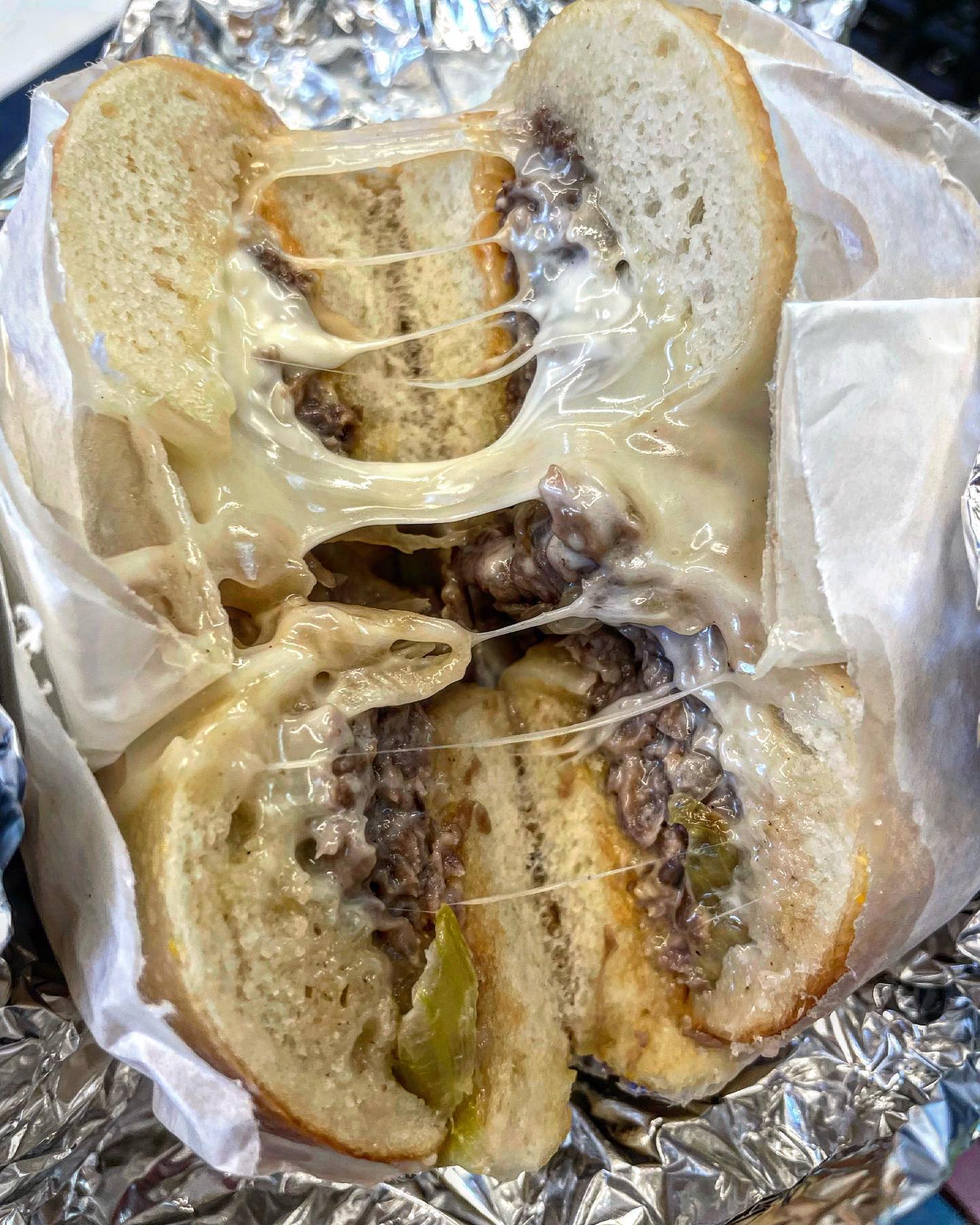 📍 이대 마더린더 베이글 🥯
 #베이글 #베이글맛집 #이대맛집 #이대베이글 #마더린더

필리치즈스테이크 🤍✨
육즙이 촥 … 풍부한 등심살과 모짜렐라가 !! 함께 ㅠㅠ 육즙이 아주 좌악 .. 

크림치즈도 따로 판매하고 있어서 구매했네유 😍🔥 
집와서 베이글에 찍어먹으니 진짜 기절 ..

#베이글샌드위치 #이대 #이화여대 #맛집 #먹졔 #먹스타그램 #먹스타 #맛스타 #먹팔 #먹팔맛팔