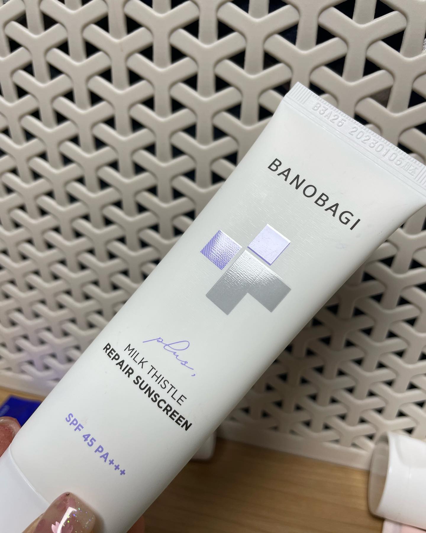 #할인구매 banobagi.official #박규리선크림 #룩앳미플러스소개템
너무 발림성이 좋고 부드럽고 다음단계랑 잘 어울려요 백탁도 없고 다만  선기능이 잘되는건지는 두고봐야할 것 같아요  사이트들어갔다가 지금 세일 중이라 완젼 쟁여놨어요
#수분선크림 #선케어  #밀크씨슬리페어선스크린플러스 #선크림정착템 #바노바기코스메틱 #선크림유목민 #카라 #만능선크림 #선스크린 #박규리