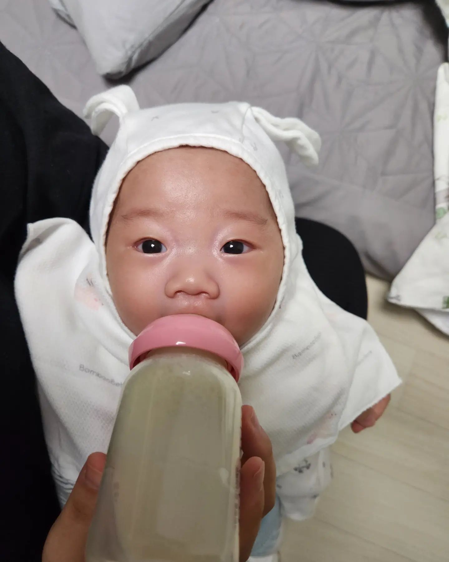 D+98  교정일+40

인생에 맘마가 전부인 이하람
귀여워 진짜 
귀여운게 최고야 😆