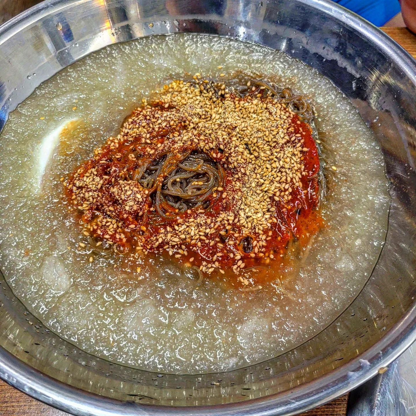 가족나들이 하던날😍

#화평동냉면거리#인천냉면맛집

아들과아빠♡나들이~
꽃들이 만개해서 나들이겸 구로도 
가야하고~~
바쁘다바빠!!! 

냉면집에서 매운고추를 준다
이름이..#아저씨냉면?아찌냉면?🤣
잘기억은 안난다~
육수맛이 특이하다 호불호가 있을듯 한맛~~🤔

난 개인적으로 대기업맛이좋다ㅋㅋ
새콤달콤한 맛이 좋아서 😝

저녁은 우리집앞 맛집
와규도 갈매기살도 막창도 진짜
맛있는집  사장님 자부심이 대단하심 👍 👍 

아들이 조금 더 크면 꼭 같이 먹어야지~~
꽃나들이도 하고 너무좋은데..
아들이 자버리네.. 
아들아!!!꽃구경 나온거라고!!!😅😅

다들 주말 꽃구경들 하셨쥬~~??

#맛스타그램#먹스타그램 #집밥아님#인천고깃집#고기집#먹방 #koreanfood #냉면맛집
#화평동#냉면거리#가족나들이#선팔하면맞팔 #선팔하면먹팔 #먹팔#막창#갈매기살#특수부위#호랑이띠아들#호랑이띠맘
