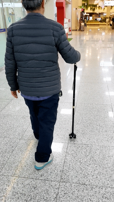봄날 올인원 지팡이 편하네요