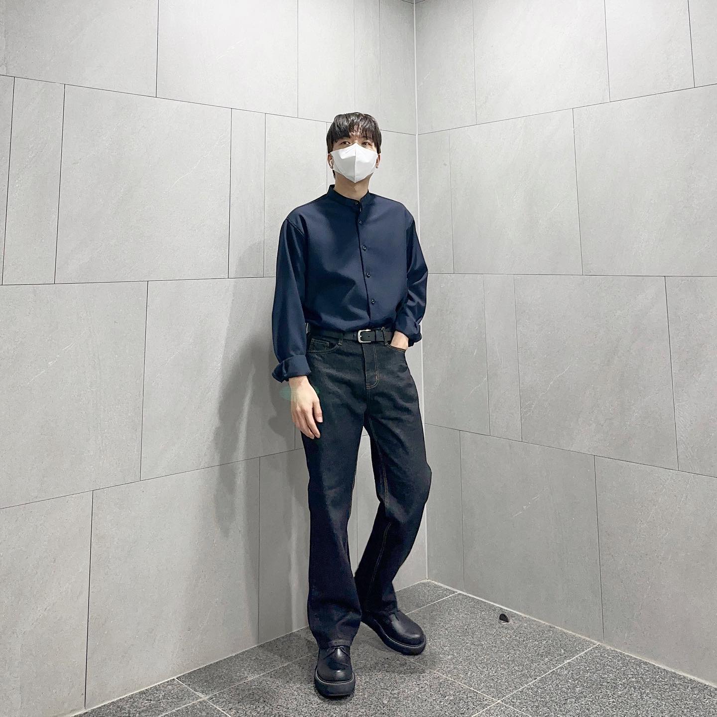 #협찬 난생 처음 예비군 훈련 왔는데 기분이 썩 좋진 않네요🤣

오늘은 tx_office 에서 제공받은 데님팬츠 소개해드리려구용 
네이비컬러 셔츠랑 같이 배치해봤어요
.
.
.
.
🔈 다른 브랜드는 28사이즈까지 잘 없어서 벨트 필수였는데 트리플렉스는 28사이즈까지 있어서 너무 찰떡이네요 참고로 제 신체사이즈는 172/66입니당

🔈 컬러는 연청 진청 흑청 이렇게 세가지 있어요
이미 연청이랑 진청은 있어서 흑청으로 제공받았어요

🔈 스트레이트핏이라서 와이드핏보단 다리가 더 길어보이는 효과를 주네요

🔈 밑위가 긴 바지는 아니라서 딱 골반에 맞춰입으면 된답니다