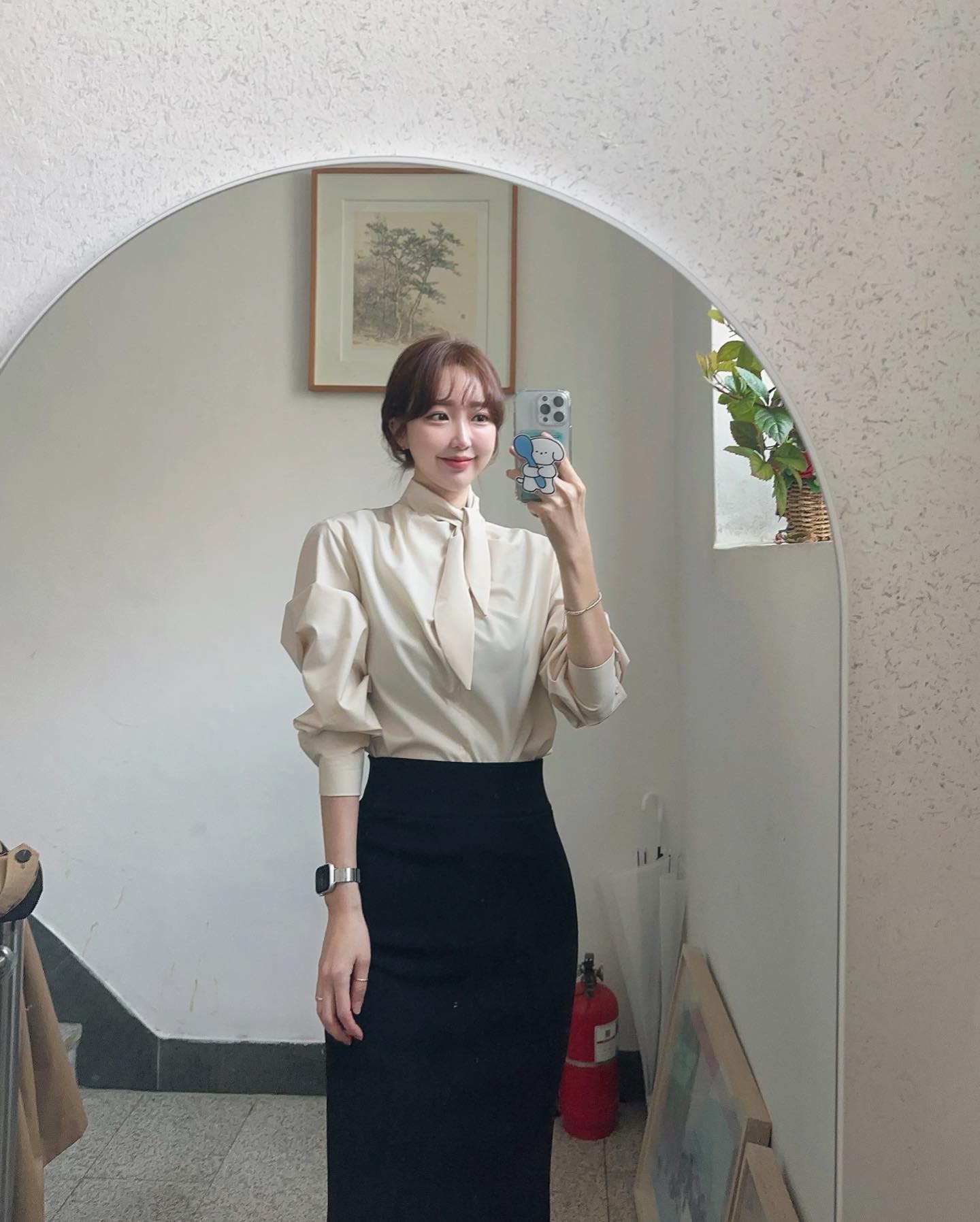 ღ
회사로 가는 발걸음은 문 열고 나서자마자부터 좋음😌🫶🏻
.
.
#오늘의코디 #블라우스코디 #블라우스추천 #스커트코디 #스커트코디추천 #정장코디 #정장룩