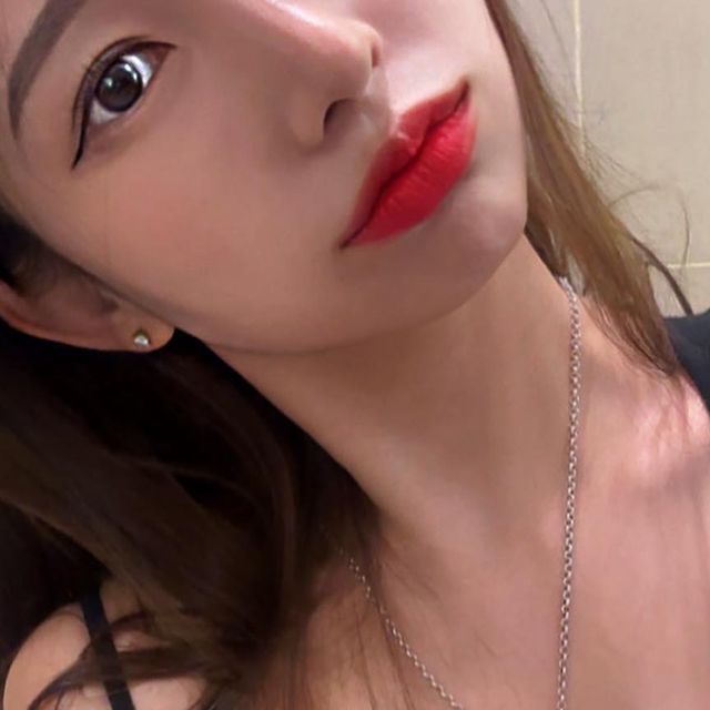 햅삐한 쿼카영💗 on Instagram: "#광고
날도 따뜻해지고 옷도 계속 가벼워지니까 서둘러 쟁여두는 필수템🙈❤️

바로 누브라인데여
속옷맛집 마른파이브는 플러스 사이즈까지 사이즈가 폭 넓게 나와서 더 좋았고 제가 착용한 [슬림 망고 누브라]는 가벼우면서 깊게 파이는 의상에도 티가 안나는 제품이라 픽했어여❤️
어느 바프의상 비키니에도 쇽 들어갈 초미니 사이쥬!!!

그리고 일반 실리콘 누브라는 무겁고 BP에 끈적이 때문에 자극이 가는데 마른파이브 슬림망고누브라는 BP 부분만 접착겔이 없어서 자극이 1도 없었어요~

접착력 테스트하려고 운동할때도 착용했는데 땀 억수로 흘려도 안떨어져요,,,,진심 워터밤에 요거 챙겨가야지💦

날 더워지는것만 기다리는 핫걸들 요제품은 꼭 써보길 바래요😘

https://m.marun5.com/product/detail.html?product_no=452

#마른파이브#마른5#스킨브라#누브라#노브라#여성브라#누드브라#브라추천#편안한브라#크롭탑#두프리#브라추천#편안한브라#편안한속옷  #얼스타 #얼스타그램 #셀카 #셀스타 #셀스타그램  #첫줄 #첫줄반사 #훈녀 #오늘의훈녀  #훈스타그램 #오오티디 #ootd  #소통  #좋반 #model #모델 #눈바디"