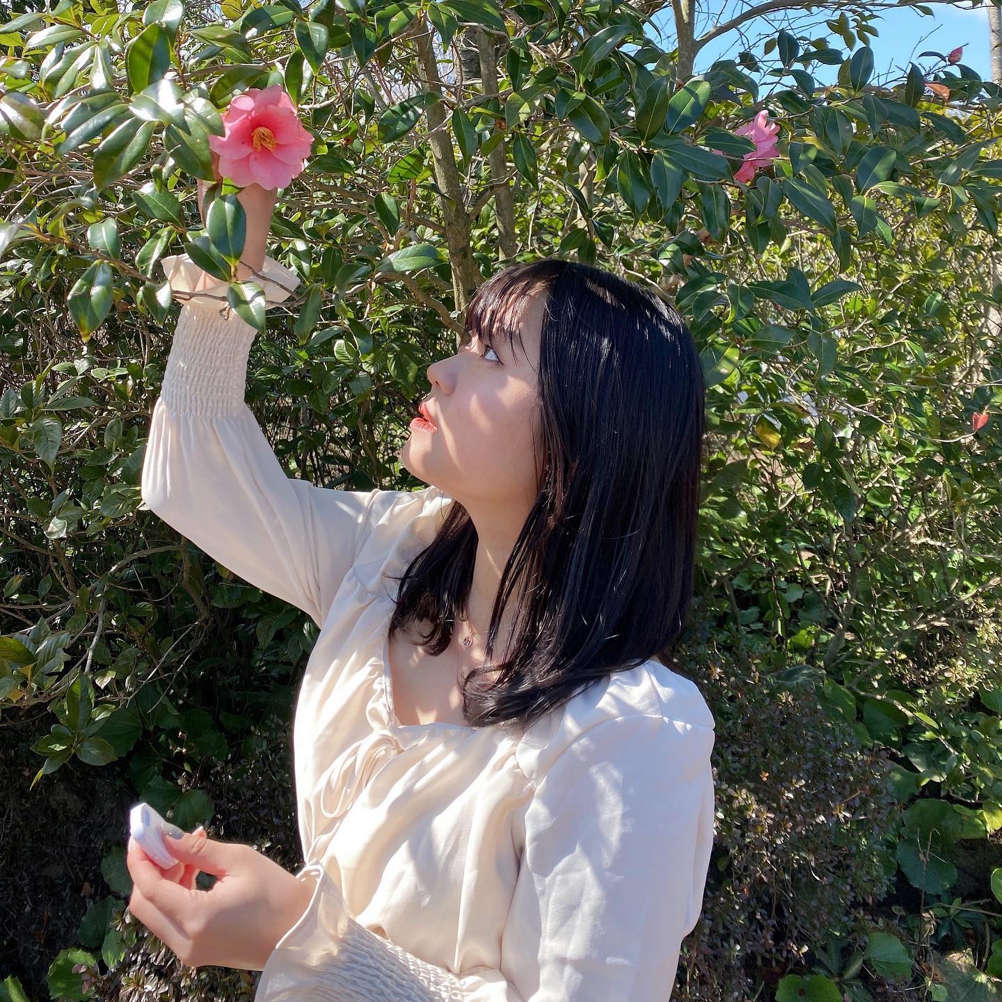 봄이 금방 끝나버려서 아쉬워🥺🌺
.
.
#제주 #제주여행 #동백 #동백꽃 #동백맛집 #카멜리아힐 #제주도 #제주도여행 #jeju #jejuisland #jejudo #jejutravel #여행스타그램 #여행 #셀스타그램 #셀카 #제주여행추천 #꽃 #꽃스타그램 #🌸 #봄 #봄여행 #셀스타 #selfie #ootd #travel #traveljeju #travelkorea