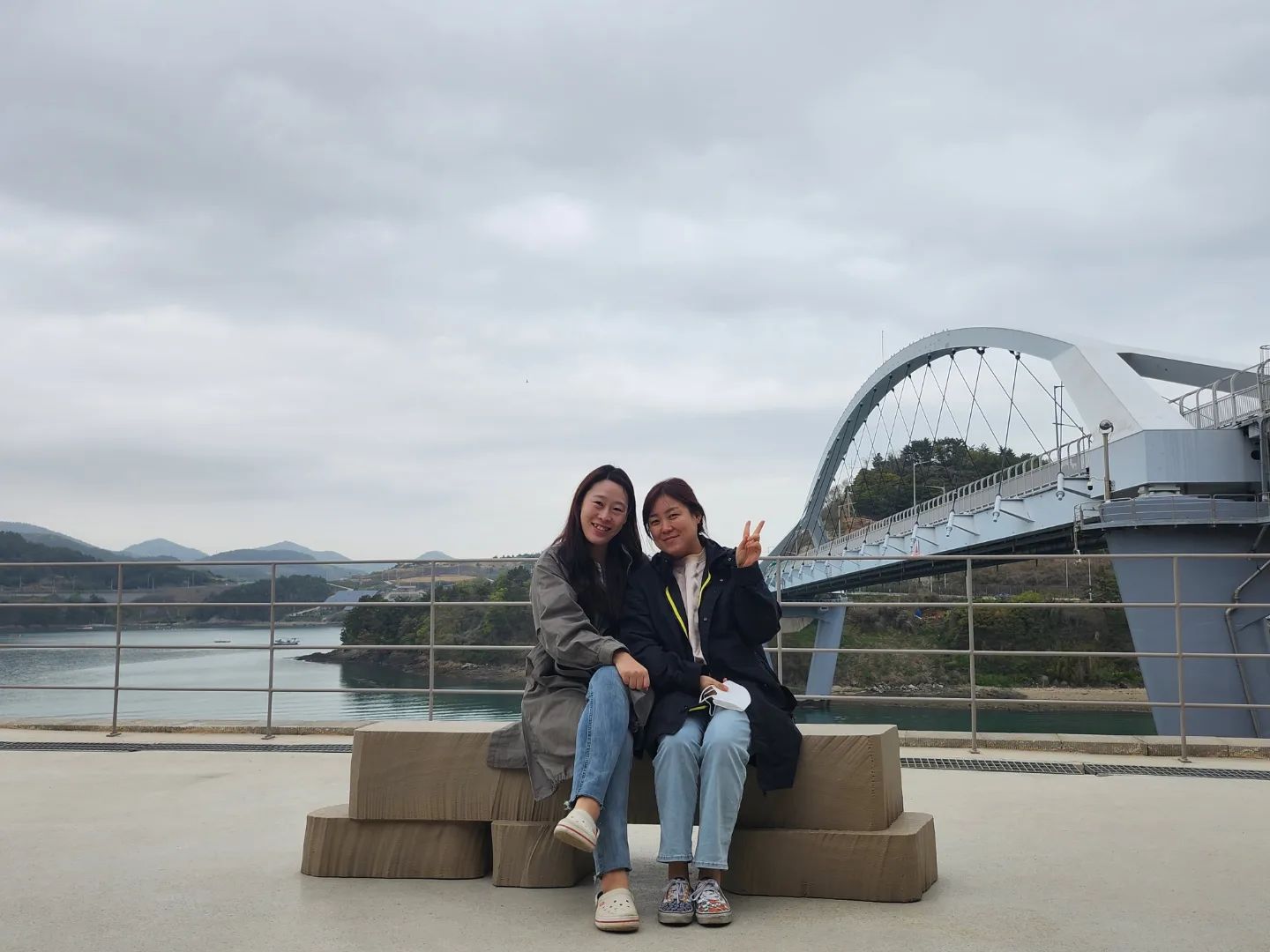 .
대학교시절,
나의 낮술친구ㅎㅎ
김도영최준민 :)
.
.
근 6년만에 만남이었당ㅠ
이제 새벽 세시까지 술마셔도,
집에 빨리 들어오라고 전화안오는 나이 :)
.
.
#카페마애 
#여수카페
#마애카페