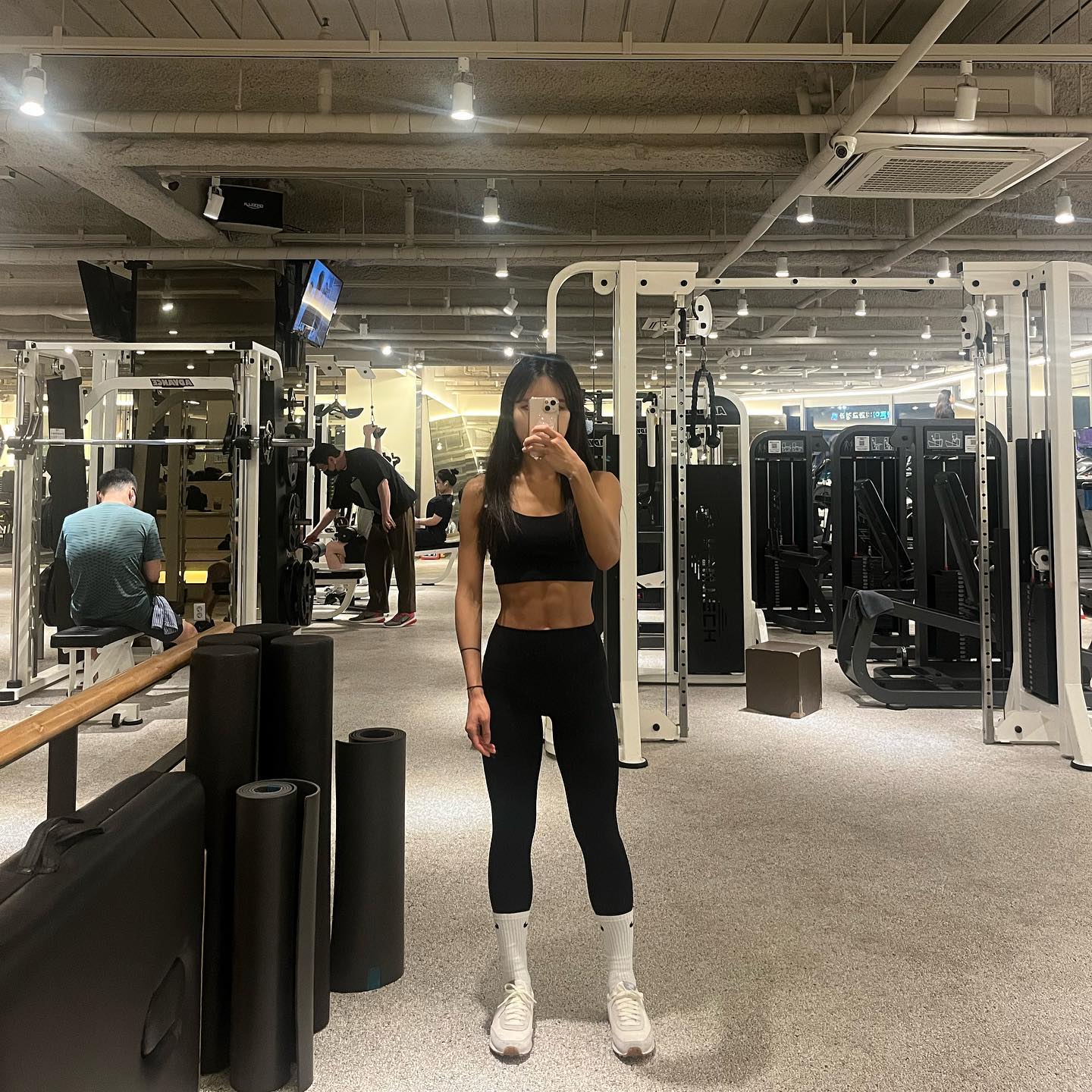 바프 D-1 !!
세달동안 고생해따 〰️ 🥲
근육 늘리고 체지방만 빼기 성공 🏋️
.
끝나면 뭐 먹지 ㅎㅎㅎㅎㅎ
.
.
.
#바디프로필 #바프전날 #눈바디 #오운완 #여자바디프로필 #헬린이