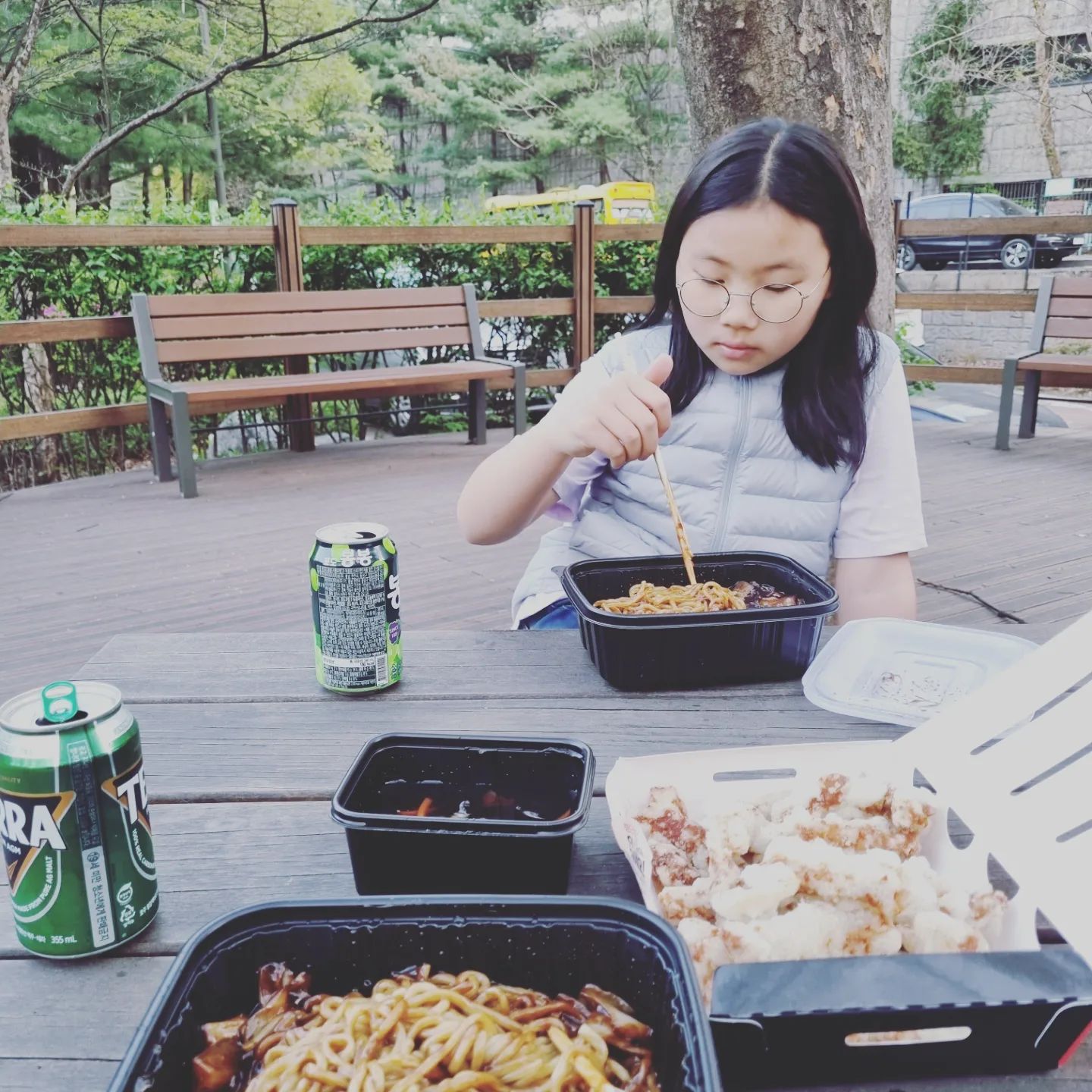 블랙데이~🍺🧋
홍콩반점 단하루 3,000

#홍콩반점독립문점
#3,000원의행복
#야외캠핑갬성
#배보다배꼽이더큼
#탕수육도맛남
#짜맥동굿굿