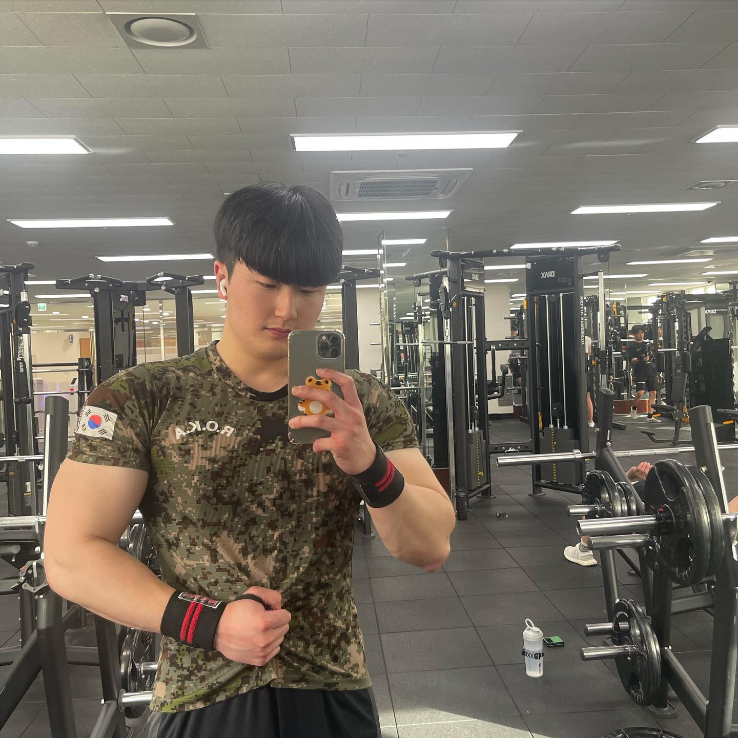 2023.4.14 운동기록📝

🔥이두 운동🔥

✅바벨컬 25kg 30회 3set 
  30kg 30회 1set
✅해머컬 15kg 15회 
  20kg 10회 컴파운드 4set 
✅덤벨컬 8kg 15회 7set

🔥삼두 운동🔥

✅덤벨 킥백 15kg 15회 
  라잉 트라이셉스 익스텐션 25kg 10회
  컴파운드 4set
✅케이블 로프 푸쉬다운 87lbs 15회 4set
✅케이블 푸쉬다운 110lbs 15회 4set

⏰휴식시간 : 1분40초

불금도 운동 끝🔥🔥
오늘은 이두와 삼두 운동을 진행했어요🤗 어깨운동까지 하려고 했는데 시간이 없어서 스킵했네요🥹
점심시간에 가려고 했지만 이상하게 오늘 피곤해서 점심먹고 소화좀 시키고 운동을 갔다왔습다😆😆
내일 목표는 오전에 운동 가기,,,, !
.
불금에도 운동하신 인친님들 고생하셨구 좋은 하루 되세요😁😁