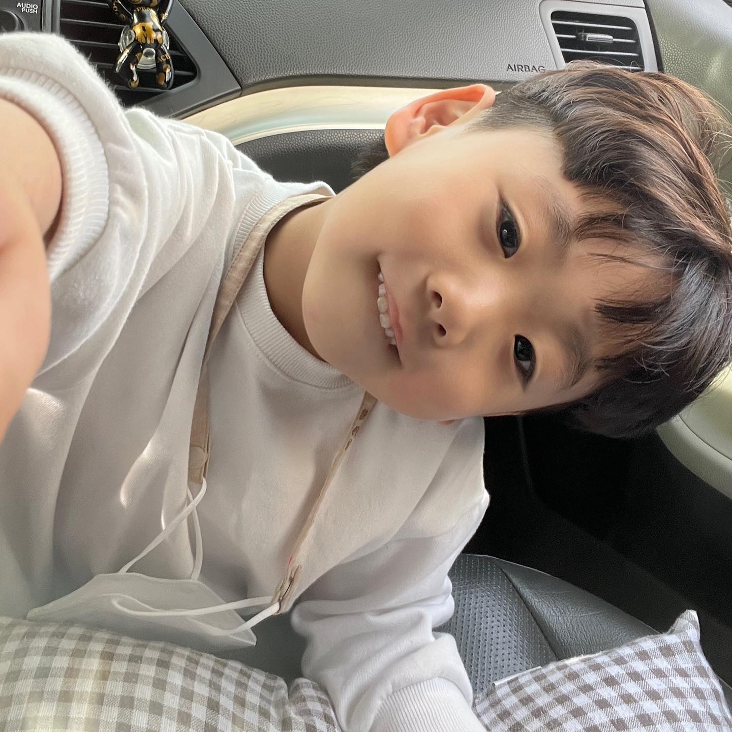 헝아 기다리기 🤍
요즘 울시콩이 사진이 많네(?) 대놓고 찍는중인데 쳐다보면 몰래찍다가 들킨척 해야됨!
⠀⠀⠀⠀⠀⠀⠀⠀⠀⠀⠀⠀⠀⠀⠀⠀
#1일1시우♥
