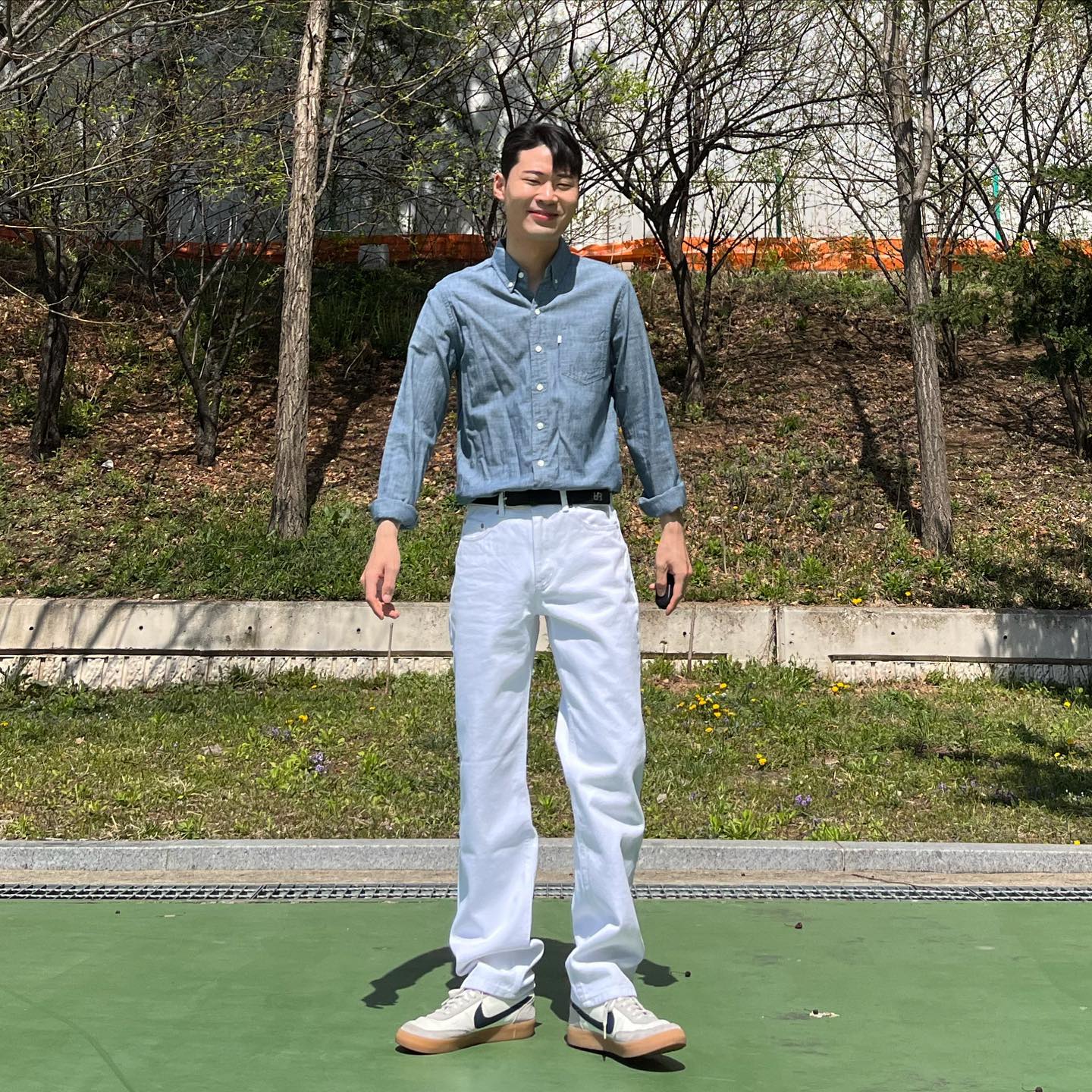 #협찬 #오더아카이브 

남친룩 필수템 화이트 #데님팬츠

샴브레이 셔츠 + 화이트 팬츠 + 킬샷 조합으로 깔끔한 데이트룩 완성🌸

✔️ODPL 와이드 데님팬츠 화이트

👔- levis_korea 
👖- order_archive 
👟- nike 

#orderarchive #화이트진 #화이트팬츠 #화이트진코디 #화이트팬츠코디 #데님셔츠 #데님셔츠코디 #나이키킬샷2 #나이키킬샷2 #킬샷 #킬샷2 #데일리룩 #남자패션코디 #남자코디추천 #데이트룩코디