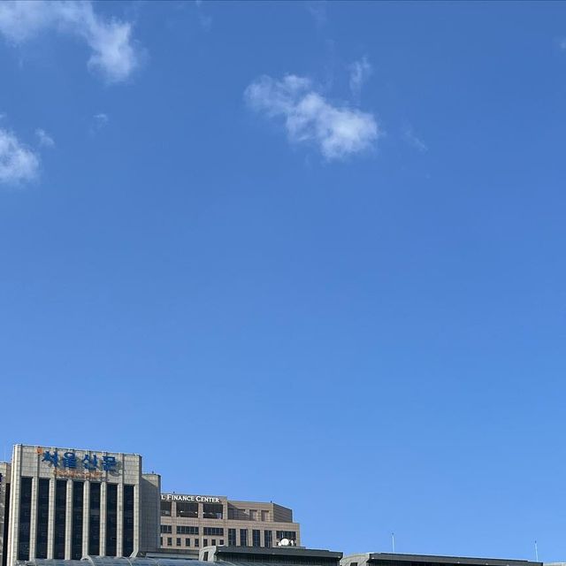 ↗묘정 ➚소영 on Instagram: "#협찬 백팩에 에어팟케이스 달고다니면
붐비는 지하철 같은 곳에서 은근 불안했는데 
인유즈 케이스 덕분에 걱정이 없어졌어요!

휘뚤마뚤 잘 어울리는 디자인에 실용성까지!
그리구  자체 향균기능이있는 소재여서 더 든든🫶

#인유즈 #InUse #선글라스케이스 #에어팟케이스 #갤럭시버즈케이스 #여행 #여행필수템 #인유즈여행"