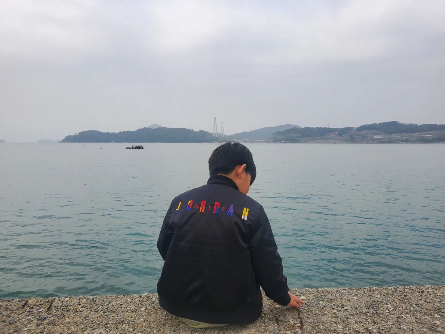 .
낚시하러 나왔다가,
대나무랑 스티로폴 공주워서 야구하는 아빠와 아들ㅎㅎㅎ
바닷가에서 1년만 살고싶네 :)
우리 지인짜 잘 놀 수 있는데ㅋㅋ
.
.
어제 저녁에 해감한다며,
담가놓고왔던 바지락도 그럭저럭 해감이 되었다 :)
.
.
#여수여행중