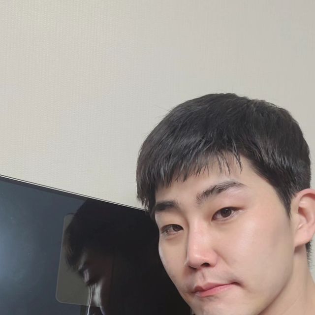 문지호 on Instagram: "#광고#협찬

운동하시는 분들에게 굉장히 좋은 제품!!
인바디를 집에서 저렴하게 간편하게 눈뜨자마자 바로 할수있습니다!
일반 체중계처럼 올라서기만하면 측정 끝!!
센서없이 편한위치에 올라가시면 어플로 공유하여
30초면 내몸의 22가지의 정보를 바로 알수가 있습니다!
고강도로 운동하시는 헬창 분들은 운동선수모드로 변경하여 퐈이야!!
@kdod.official

#코시그널#건강트래커#코시그널베이직#체중계#스마트체중계#인바디체중계#심장체중계#체성분분석#다이어트#홈트#건강#코시그널건강트래커베이직#운동모드체중계#다이어트체중계"