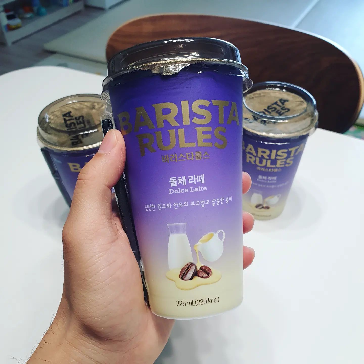 #할인구매 #바리스타룰스 #바리스타룰스돌체라떼

커피 한잔의 여유! 달달하니 스트레스가 확 풀리는데요.

원래 바리스타룰스 좋아하는데 돌체라떼 딱 제스타일이예요. 

상위1% 최고등급 원두로 만든 신선한 연유와 부드러운 커피맛이 행복감을 주네요. 시원하게 한잔추천요~♡

#돌체라떼 #커피한잔의여유 #홈커피추천 #편의점커피 #연유라떼