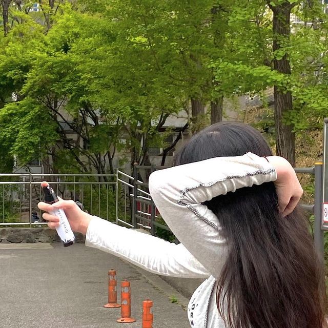윤가은 on Instagram: "요즘 많이 뿌리는 섬유향수..💖

옷이나 침구류 같은곳에 가볍게 뿌리면 기분 좋은 향이 나서 기분전환하기 딱 좋아요🥹
#섬섬섬유향수 #협찬 #섬섬 #sumsum #섬유향수 #드레스퍼퓸 #룸스프레이 #섬유탈취제"