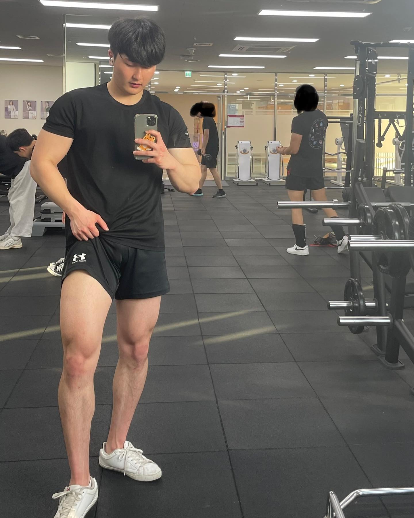2023.4.19 운동기록📝

🔥하체 운동🔥

✅스쿼트 75kg 12회 5set 
 
✅레그프레스 160kg 15회 5set
 
✅레그 컬 47kg 15회 4set

✅레그 익스텐션 55kg 15회 2set
 
✅시티드 레그 컬 47kg 15회 4set
 
⏰휴식시간 : 1분40초

수요일 운동 완료🔥🔥
오늘은 하체운동을 했어요😆
좀 늦게 일어나서 바나나 두개랑 단백질음료 한잔 먹구 소화시킬겸 강의 끝나자마자 운동하러 갔는데 먹은게 없어서 그런지 힘들게 운동을 끝낸 것 같아요🤣🤣
운동도 중요하지만 역시 영양도 중요하단걸 깨닫게 되는 하루였네요🥹
.
수요일에도 운동하신 인친님들 고생하셨구 좋은 밤 되세요💪💪💪