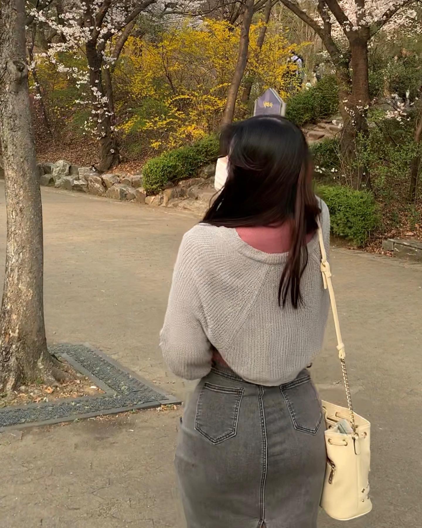 얼굴 없는 게시물 그래서 더 이쁨을 곁들인.. .