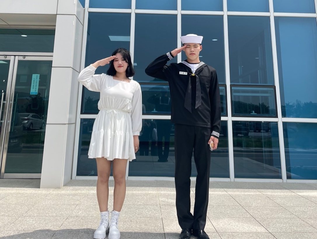 𝟮𝟬𝟮𝟯.𝟬𝟰.𝟮𝟭
수료식 충성🫡
+) 인어들끼리 칭구 먹고 따나들 인사시키기 ٩( ᐛ )و