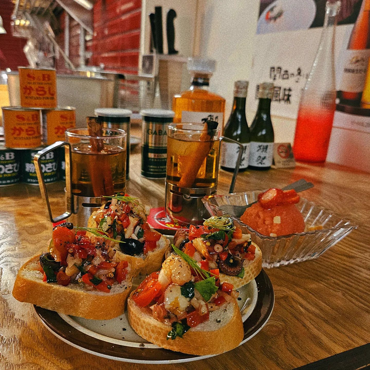 전포동 진짜팥진짜핫플 바리치barrich🍻
외관부터 일본을 빼다박은 이자까야예요💥 하이볼 종류도 다양하고 간단하지만 맛은 간단하지 않은 안주들도 많아서 2차로 가기 딱💫💛 이런 유행핫플은 가면 실패하기 쉽상이지만 기대이상이었어요!!😆