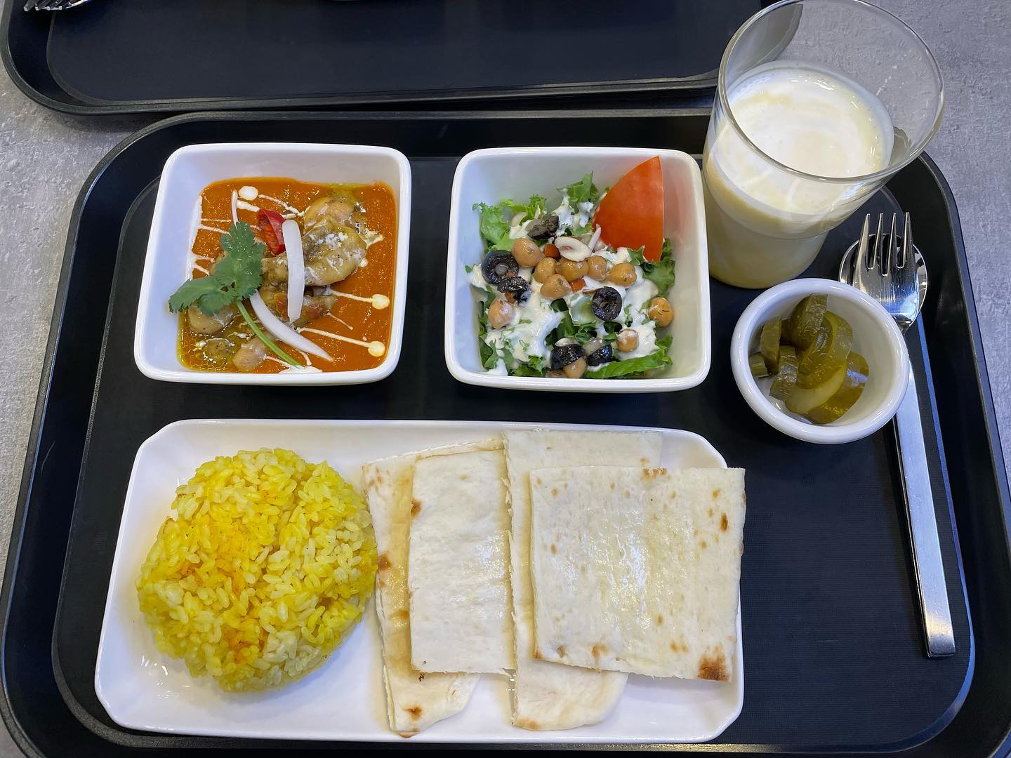 신랑하구 월요병 퇴치를 위해 퇴근하구 급저녁외식!🥘🍛
오랜만에 먹은 커리는 맛있었다 치킨 마크니는 안매운데 치킨티카마샬라는 너무 매워🌶️🥵 밥 리필했더니 배부르당😋
.
#커리146 #치킨마크니 #치킨티카마살라