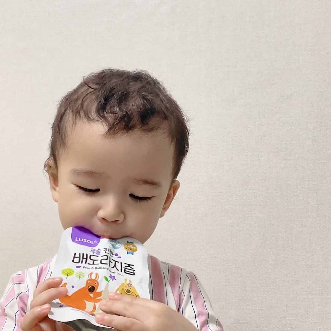 ㅡ 덥다가 쌀쌀하다가 바람불고
얼집에서도 콧물 줄줄 흘리는 아이들
한둠명이 아니더라고요 😮‍💨
 
 
병원에서도 대기 길고
우리 재희는 한달째 항생제 먹고 있고 ㅜㅜ
 
 
심지어 엄마빠한테 옮겨요…
 
 
이때가 루솔 진한 배도라지즙이
큰 역할을 할거에요 ◡̈
 
 
요즘 같은 날씨에 더욱 신경 쓰이는
우리 아기들 건강 챙겨줍시다 🙌🏻
 
 
100ml x 40포 가격이 35,100원
무료배송이에요.ᐟ
 
 
구매는 프로필 링크 눌러주세용 ✨
 
 
_
#루솔배도라지즙 #루솔배도라지즙공구 #루솔진한배도라지즙 #루솔진한배도라지즙공구 #배도라지즙 #배도라지즙공구