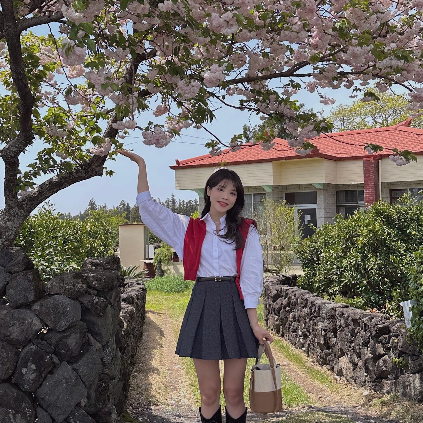 겨우 따라잡은 겹벚꽃🌸 내년엔 두번세번 만나