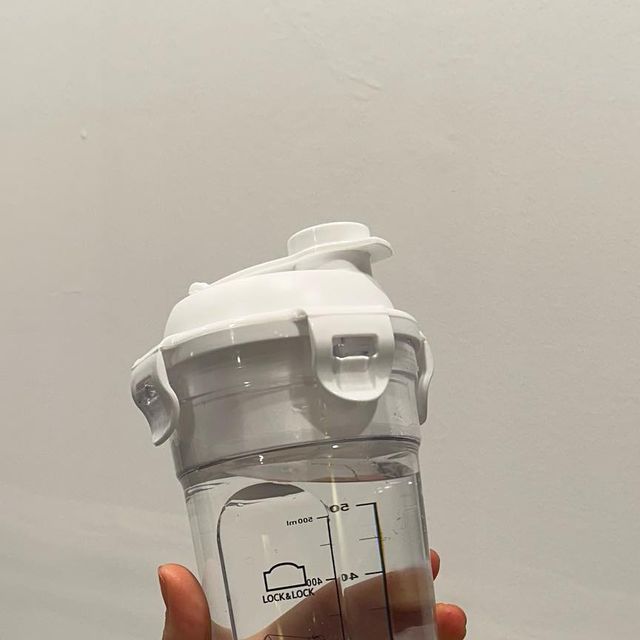 조랭_제림 on Instagram: "#광고 운동하러갈땐 텀블러 필쑤!! (ง •̀_•́)ง #쉐이커#락앤락#프로쉐이커#쉐이커보틀#쉐이커통#물통#텀블러#텀블러추천#텀블러사진"