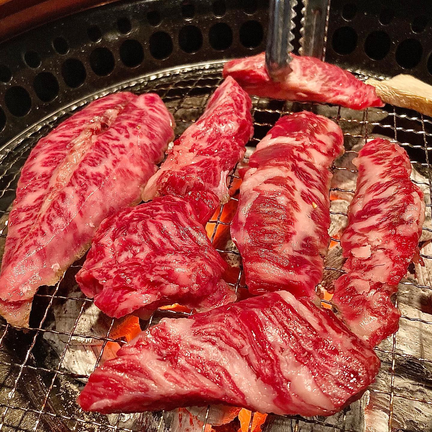 #협찬 
📍새벽집 군자점
서울시 광진구 군자동 503

✔️어린이대공원역 근처 소고기 찐맛집 찾았습니다☺️

✔️소고기 육즙이 좌르륵 살아있어요🔥

✔️두툼하지만 입안에서 사르륵 녹는 소고기🥩 

✔️부위도 다양하고 저는 등심, 우등살 시켰는데 넘 만족스러워요🥺

✔️숯불에 구워먹어서 더욱 맛있어요 !!

✔️선지국 서비스도 주셔서 밥이랑 한공기 뚝딱하기에 최고입니당 🥹

✔️친구, 연인, 가족끼리 가기에 딱 좋은 새벽집 군자점!! 추천합니다

#군자동맛집#군자동소고기#군자동맛집추천#광진구맛집#광진구소고기#광진구맛집추천#군자동고기집#건대맛집#어린이대공원맛집#건대소고기#건대고기집#건대입구맛집#어린이대공원고깃집#건대맛집추천#어린이대공원역맛집#어린이대공원소고기#건대입구소고기#건대한우맛집#건대소고기맛집#새벽집군자점#먹스타 #먹스타그램 #선팔#선팔하면맞팔  #맛집탐방 
#선팔맞팔 #답방 #소통 #좋반