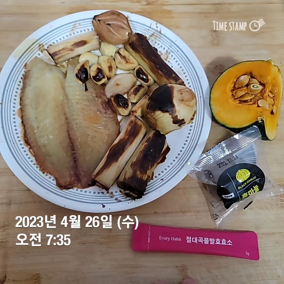 탄거아님...
살짝 그을린거임...
진짜임ㅜ
남은 한 달 열심히 해보자!
.
.
.
#eatclean #데일리
#효소 #healthyfood #healthylifestyle 
#healthy #헬린이 #운동인
#해빗챌린지 #해빗챌린지6기
 #korea #다이어트  #소통 #좋아요 
 #좋반  #팔로우 #팔로우미 #맞팔 #일상 
 #셀스타그램  #좋아요그램 
#instagood #likefoefollow #lfl 
#f4f #TBT #follow4follow 
#푸우짐 #poohgym