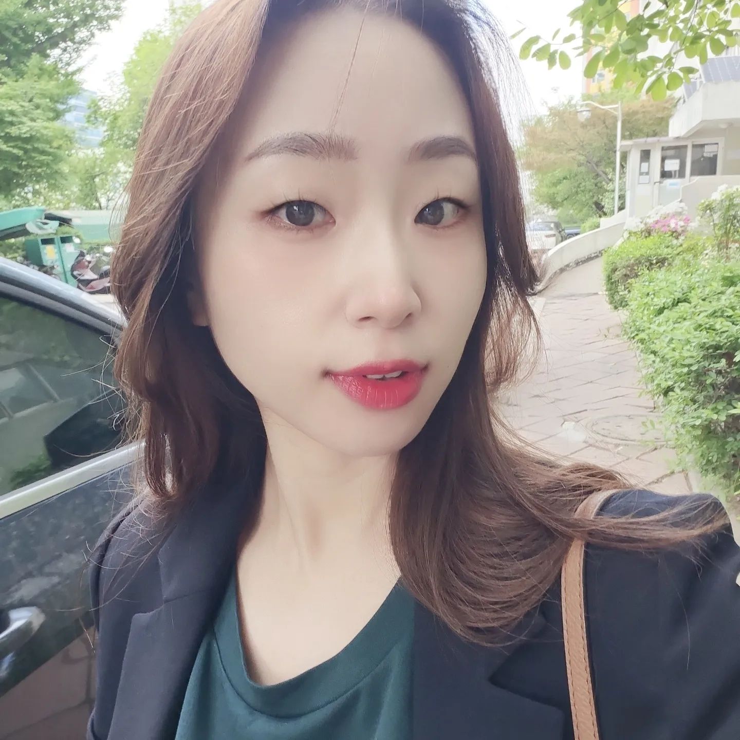 .
아침부터 괄사를 와장창 깸ㅜ
검사를 하고 기대했더니
꽝..알수가 없다는 말😅

검사약은 2~3시간만 뿌옇다며
난 왜 더 오래가ㅜ
지금도 눈 찡그리고 열일즁🤭

나는 아픈데 왜 알수가 없을까🤣
아무것도 모르니 몰 어떻게
조심해야하는지 모르겠고ㅜ
답답허네😮‍💨

1달뒤에 또 와서 검사하자는데😵‍💫
1달에 1번씩 가는것같은 느낌이네
이거 이거🤪

기분도 꿀꿀한데 화장품 쇼핑이나 하까?
지갑 한번 열어?🤪

#오늘은#조심해야지#앞이안보여#신촌세브란스#아프지말자#또오래#내얼굴#셀카스타그램#ootd#내지분#내사진#병원투어