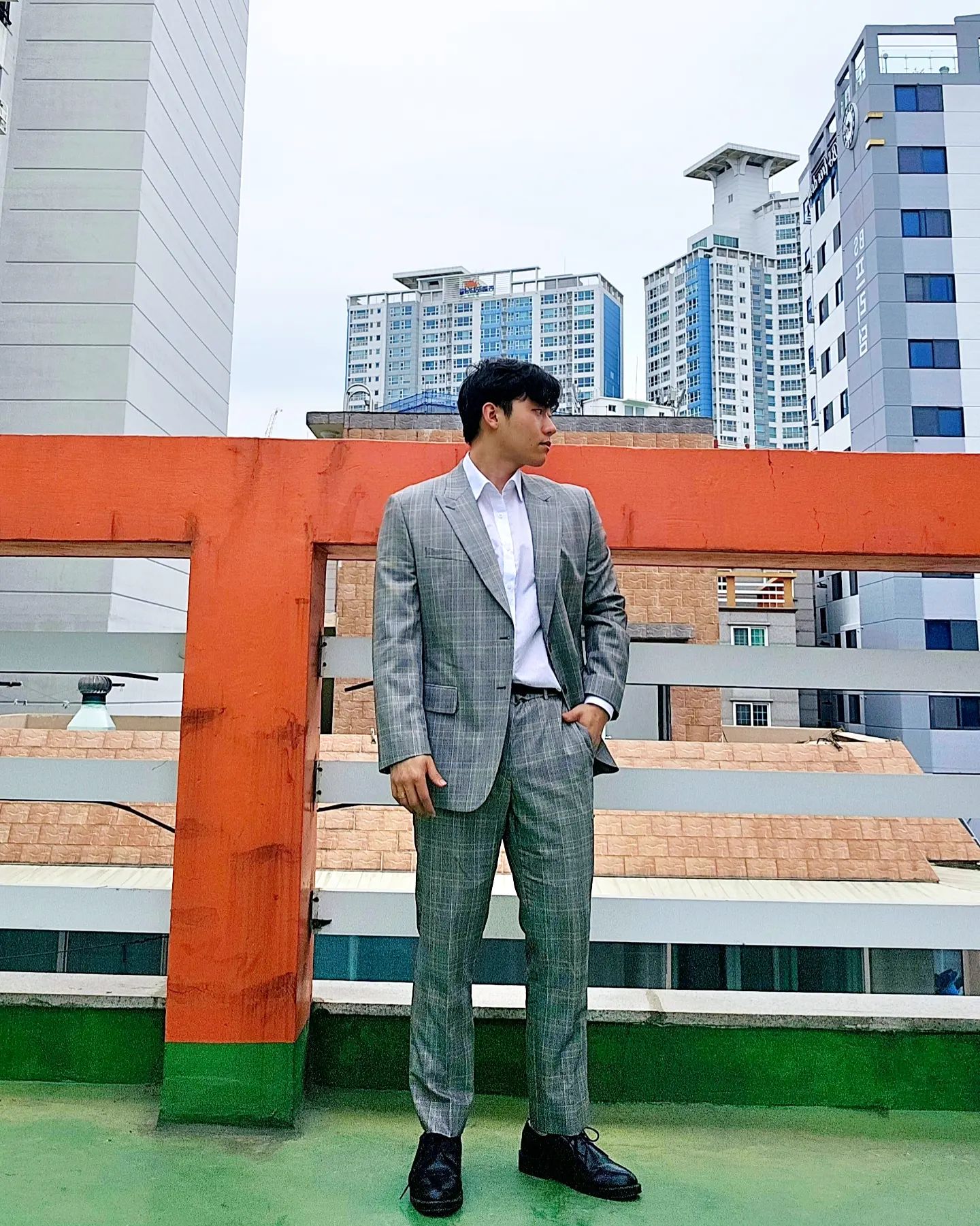 간만에 정장
역시 고민안해도 되는 세트!😄😄

정장 : stco_official 
이너 : musinsa_standard 
신발 : 6ft_official