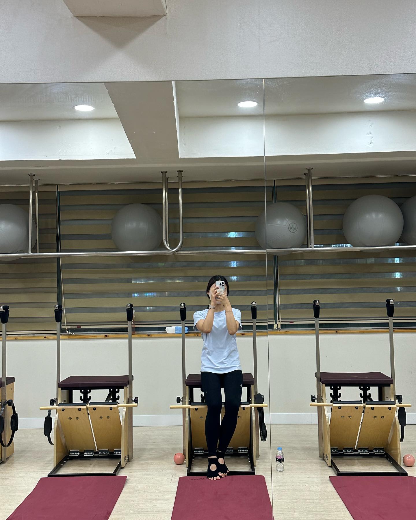 한 달 만에 운동💪🏻

운동 피드가 없는게 아니라 진짜 운동을 못(안) 가다가 한 달 만에 운동했는데..
이제 런지 20개 만에 다리가 후들거리네요ㅠㅠㅠ

쉬고 돌아올 때 마다 코어도 잔뜩 무너져서 수업 막바지엔 제 자리만 지진이 일어난 것 같고..😓

종강하면 피티 등록해서 체력을 다시 키워볼까.. 도 생각중이고..

아무튼 #오운완
.
.
.
#생존운동  #운동기록 #운동계정 #운동스타그램 #헬스타그램 #필라테스 #운동하는여자 #운동하는직딩 #운동소통 #운동맞팔 #직대딩의삶 #😥