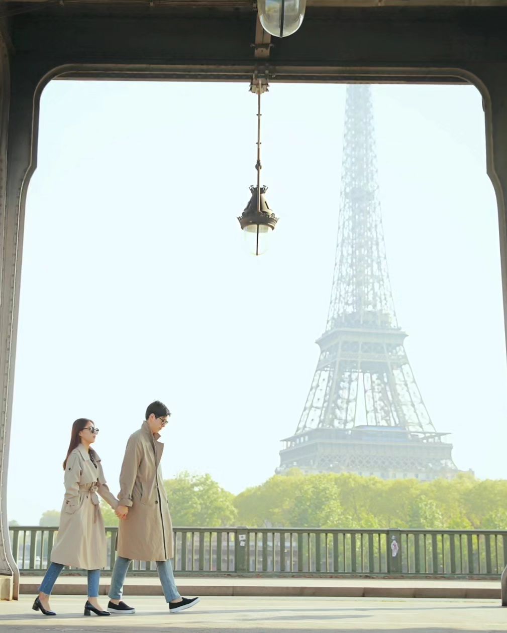 6년전 신혼여행 사진 🇫🇷 
진짜 뜬금없지만 항상 이 맘때쯤 꺼내보는 스냅사진 ..

지금보니 쫌....ㅋㅋㅋㅋㅋ오그라들고 하지만...
뭐 이것도 추억이지.. ^^ ㅋㅋㅋㅋㅋㅋㅋㅋㅋㅋㅋㅋㅋㅋ 
6년전 스러워서 좋아함.. ㅋㅋㅋㅋㅋㅋㅋㅋㅋㅋㅋ

여봉잉 우리 앞으로도 변하지말고, 행복하게 삽시다 🤍 

#후니여니홈🏡
#결기 #결혼기념일 #결혼식사진 #6년전
#사진대방출 #결혼식스냅 #추억이방울방울
#파리여행 #파리 #프랑스파리 #파리스냅추천 
#프랑스여행 #파리스냅 #에펠탑 #마레지구 #마레