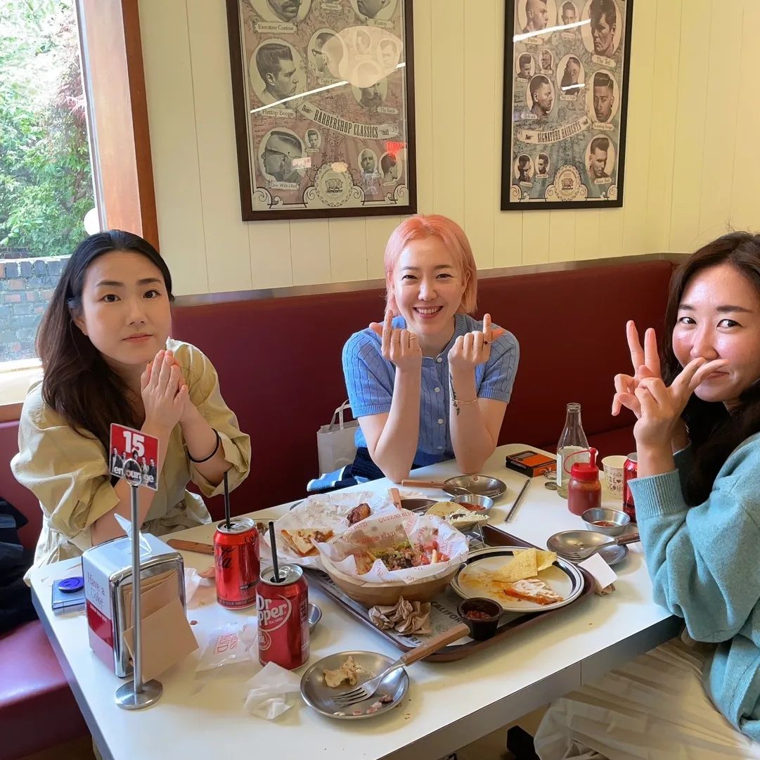 핑쿠머리 창피해하지 않는 칭구들ㅋㅋㅋ♡

칭구들과의 수다타임은 
7박8일도 부족해요..?!ㅋㅋㅋ