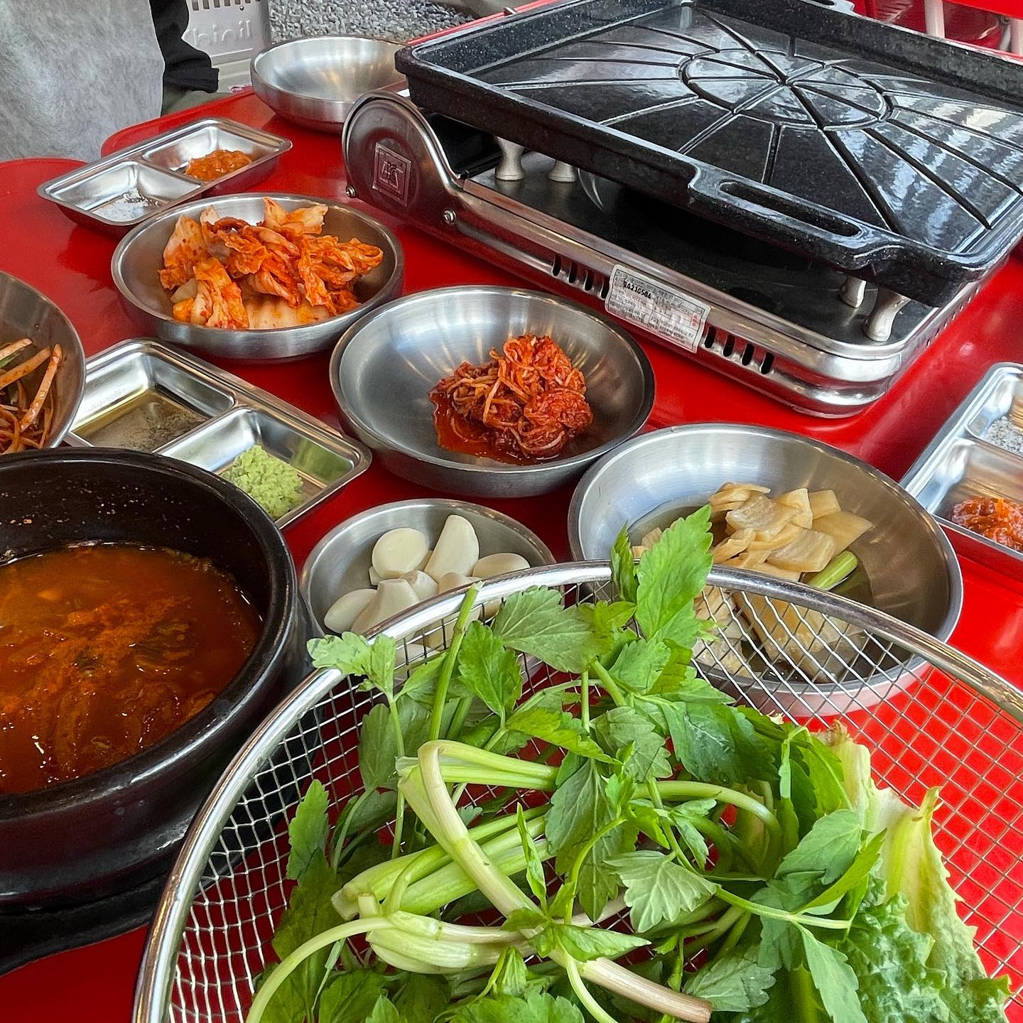 청주 포차갬성 야외 삼겹살 맛집

뚝방갈비

🏡

뚝방갈비 청주 성안길 본점

​

충북 청주시 상당구 남서로84번길 39

충북 청주시 상당구 남주동 537-12

0507-1484-0283

오픈 시간 16:00 ~ 23:00

라스트 오더 22:00

단체석, 예약, 남/여 화장실 구분

 
#청주맛집
#청주삼겹살
#청주노포
#청주갈비
#청주야외포차
#청주포차
#청주포차삼겹살
#청주여기어때
#청주시내맛집
#청주어디가
#청주데이트
#청주핫플