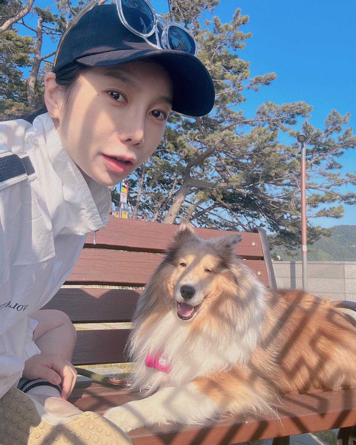 _🫶🏻
오늘도 함께 해주신 준삼찡
감사합니다ㅋㅋㅋㅋㅋ

햇살을 뜨거워하시는거보니
좀더 부지런해져서 일찍 나오께유ㅋㅋ

우리신랑이 너무좋아하는 volante.kr  내꺼도 사주길래 잘입었는데 올해도 꺼내입었더니 새거같내?
이번에 산 바람막이도 작아보이던데 내가 입을껭ㅋㅋㅋㅋㅋㅋㅋㅋㅋ

#땀복추천