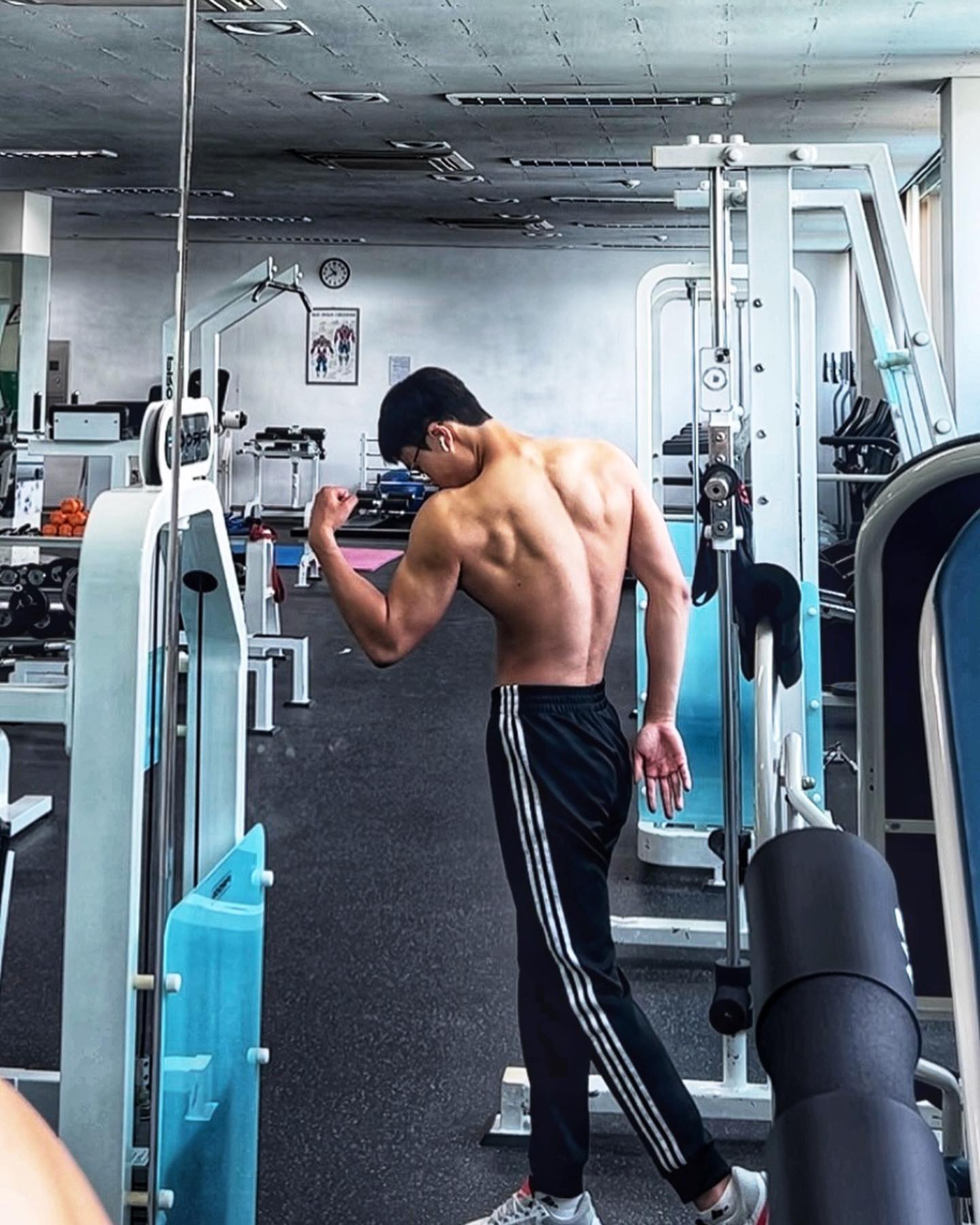대회전 마지막 몸 사진 69kg
#05년생 #보디빌딩 #피지크