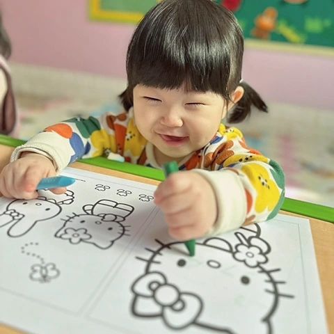 🤍D+337

엄마, 나 처음 잡아보는 크레용이랑 종이가 너무 신나🤸🏻‍♀️