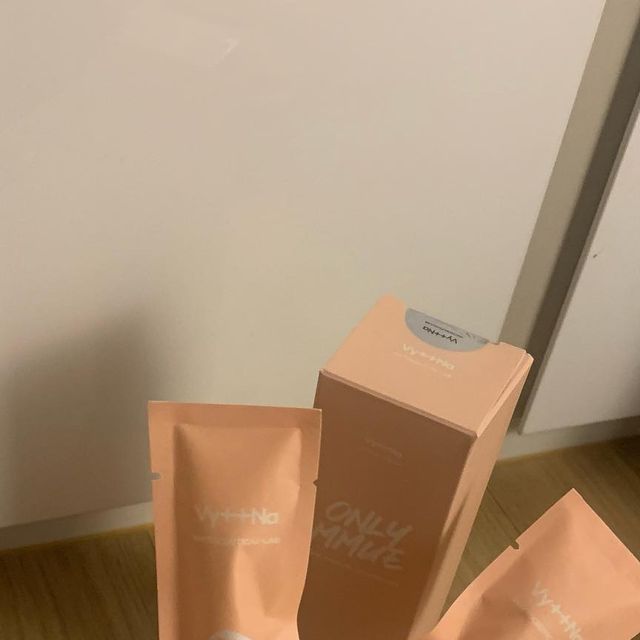 김희주 on Instagram: "#광고 [빛나(vyttna)] 온리뮤 이너케어 에센스 아직도 얼굴만 이뻐지는 걸로 만족하시나요̆̈ 이너 피부 만족도는 ?̤̫ 🥺 소중한 ረዞ 몸નો 사용하는 온리뮤 !