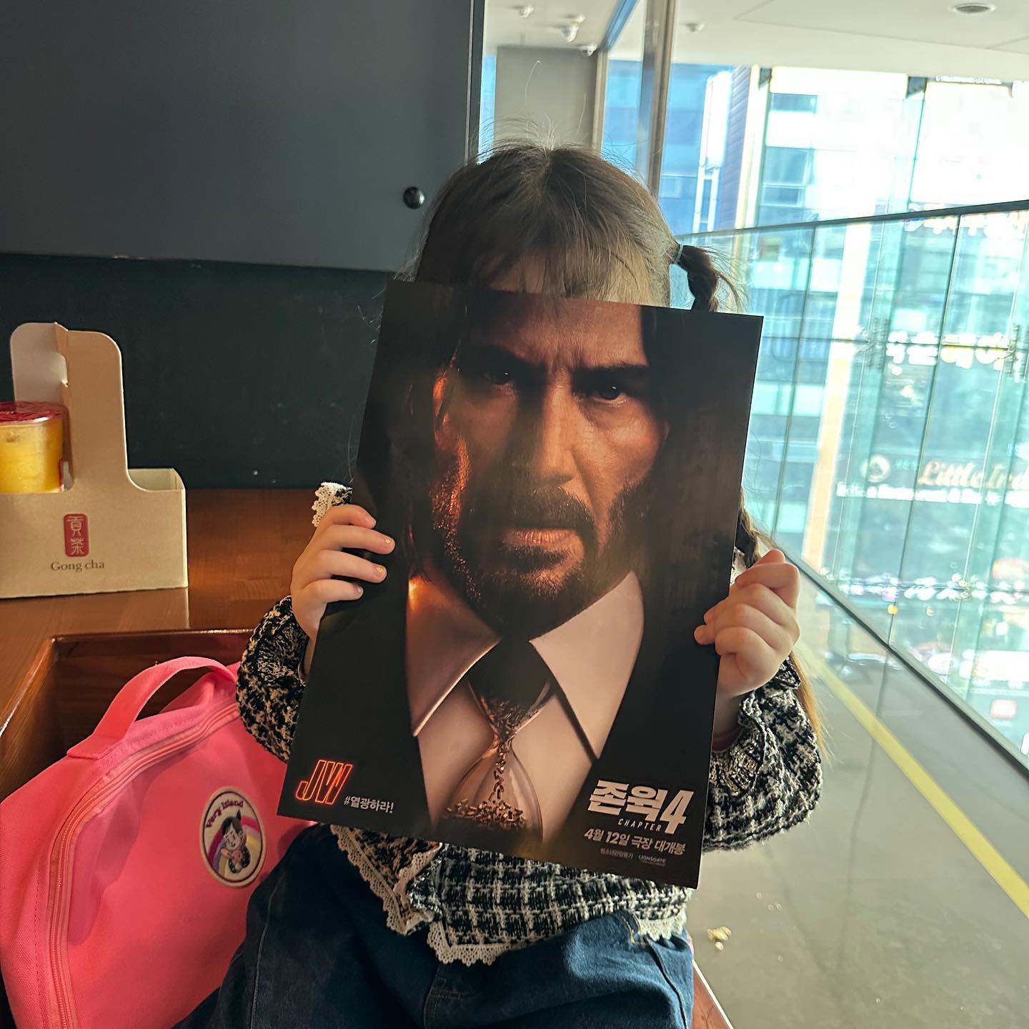 예나콩의 #존윅4 챌린지 
나름 본건 있는데 요게 맞는거징..?😂
#슈퍼마리오브라더스 포스터 없다고
찡찡하더니 곧 좋아서 실실거림ㅋㅋㅋ
.
.
.
#예나콩의이중생활