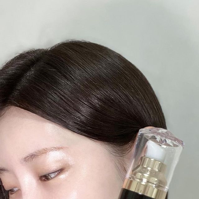 ♥백보경♥ on Instagram: "#광고 피부노화 고민이 많아 알아보던중 줄기세포배양액 전문 브랜드 더셀인에서 출시한 줄기세포배양액 화장품 더셀인 HC에센스 알게되어 사용중인데 피부가 정말