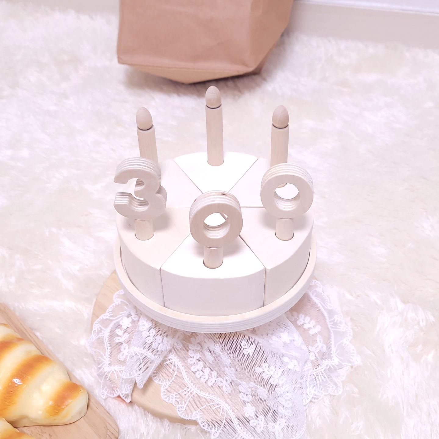 우리 슬찬이가 300일이 되었다니♡
뭉클하고 행복한 시간입니다.

그동안 우리도 너도 성장하느라 수고 많았기에
더 뜻깊은 시간
좌충우돌 우당탕탕 우여곡절 많은 사진이지만
이렇게 같이 찍어볼 수 있어 좋았던 시간이야

모자도 안쓰려고 바둥대고 물건도 다 만져보고 싶어서 비컷이 너무 많고 약간 급식실 이모님 같아도 보이지만 나중에 이것도 다 추억이 될거란 생각에 괜히 많은 얘기를 하며 웃음꽃 피운 시간들

사랑해 엄마 아빠에게 우리 슬찬이는 전부란다🥰

#300일 #파티셰 #급식실 #셀프스튜디오 #홈스튜디오 #대여 #소품대여 #흑호랑이띠맘 #블레스마베